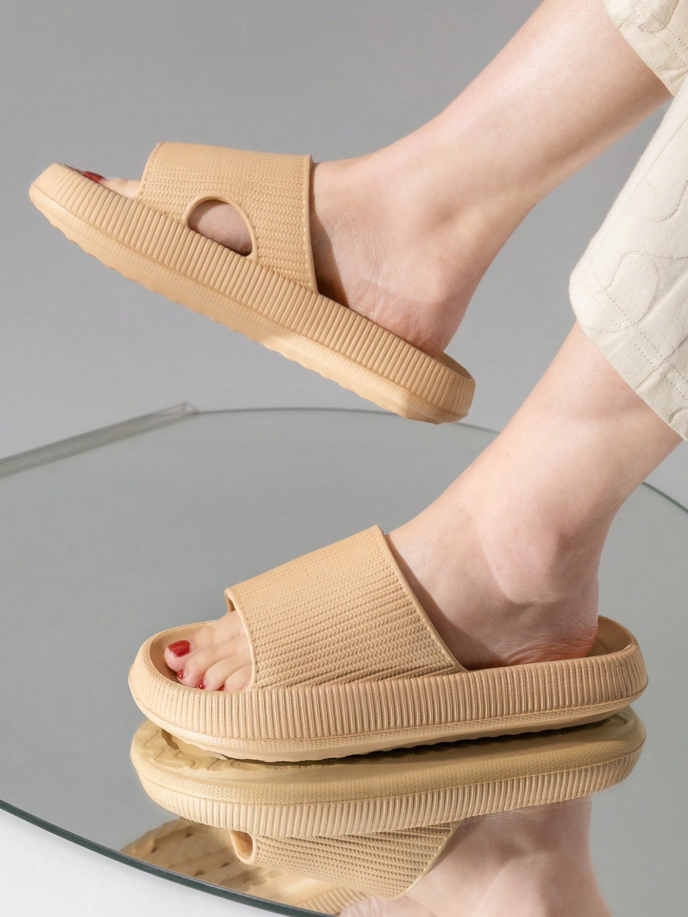 Summer Beach Thick Bottom Non-slip Plastic Slippers Khaki Casual Slip-on Slippers For Women, Khaki Women’s Plastic Slippers