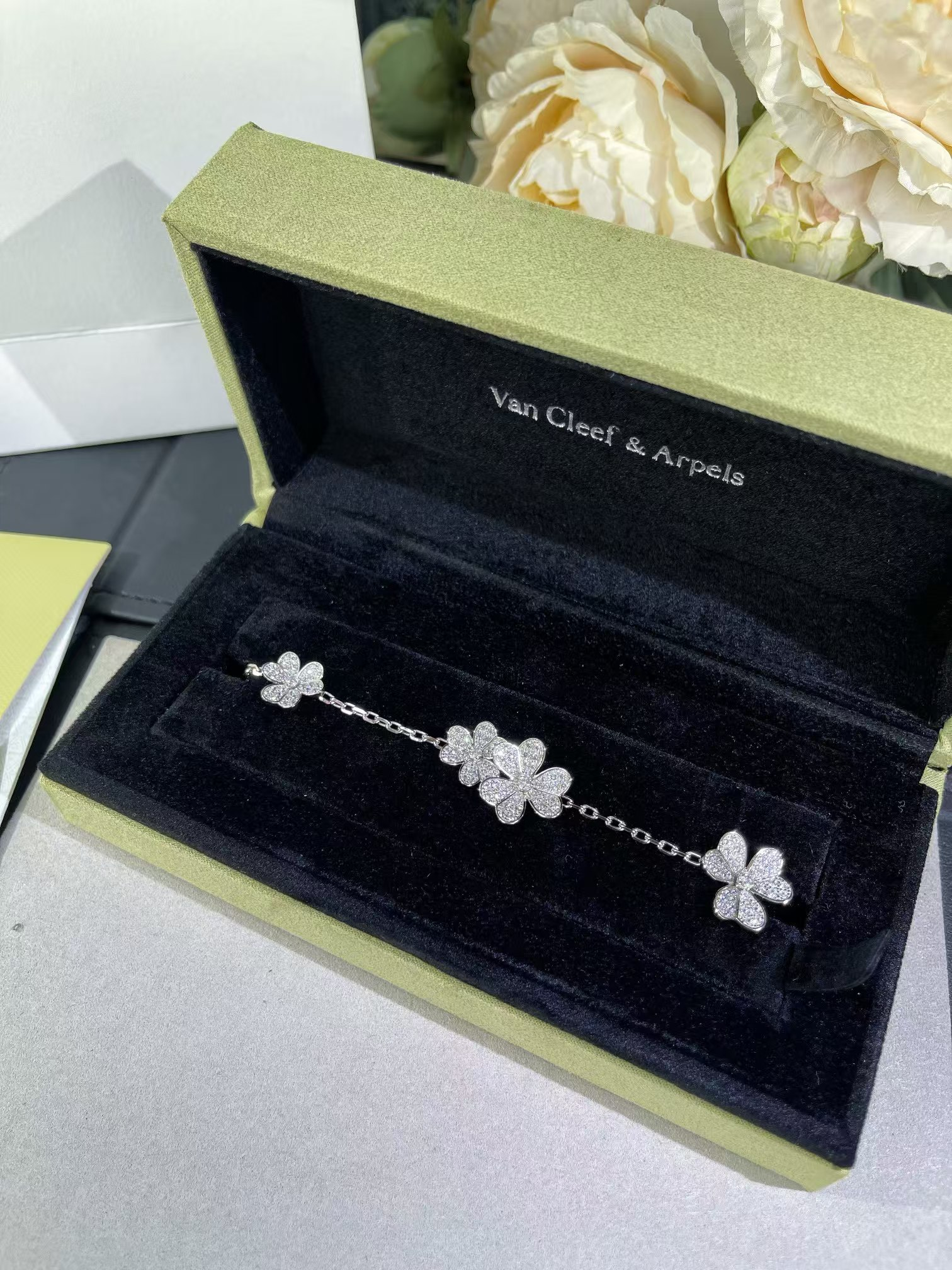 VCA Frivole Flora Bracelet 5 Flowers - Original Replica Club