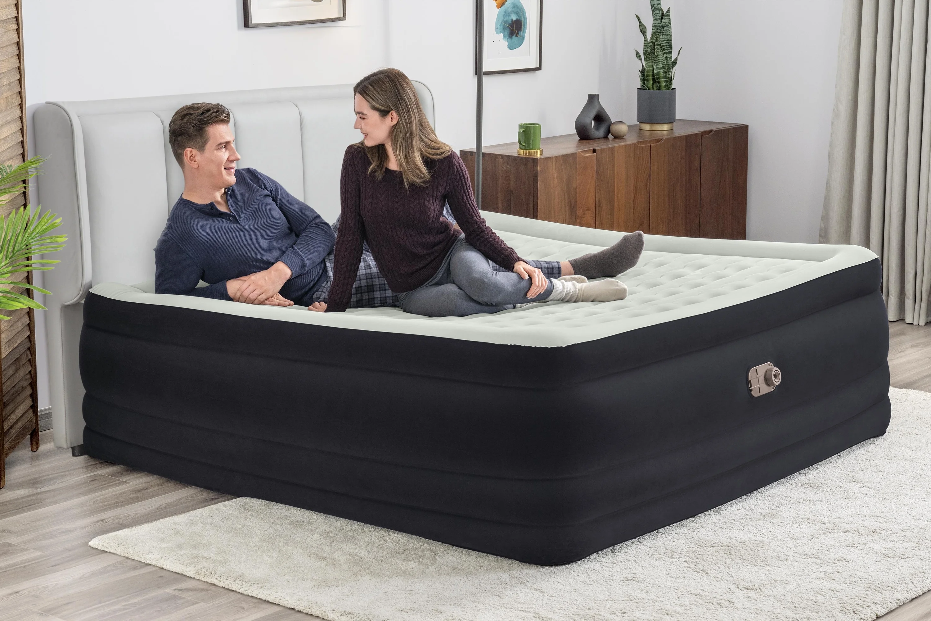 Bestway Tritech Air Mattress King 24" with Built-in AC Pump Included - Image 2