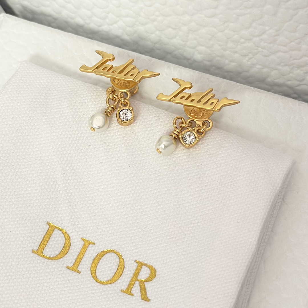 Jadior Stud Pearl Earrings - Original Replica Club