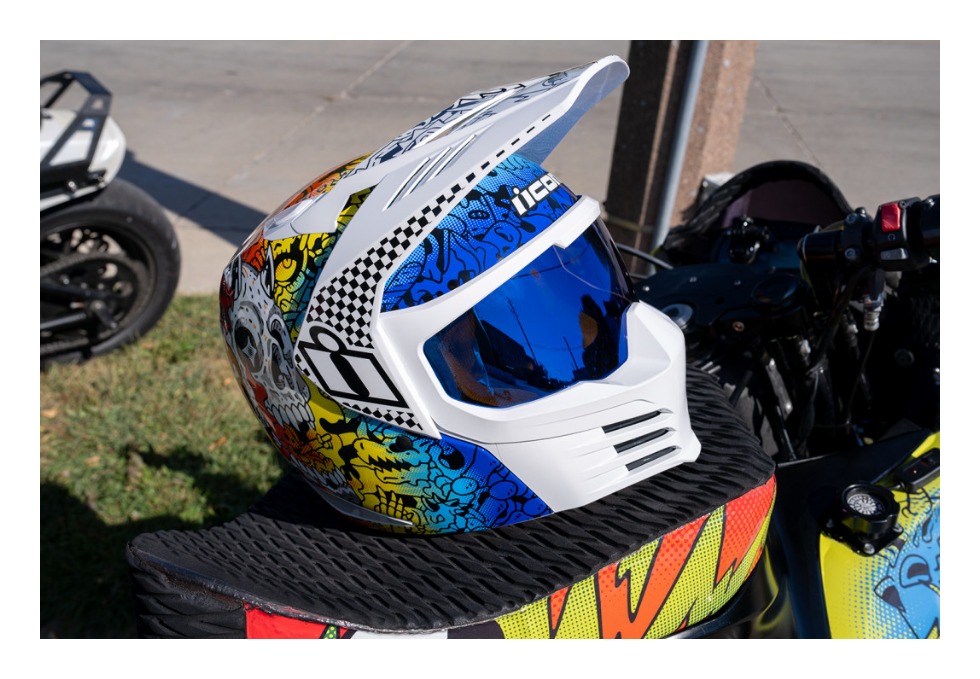 SportsBikeShop Icon Elsinore Doodle 3 Helmet