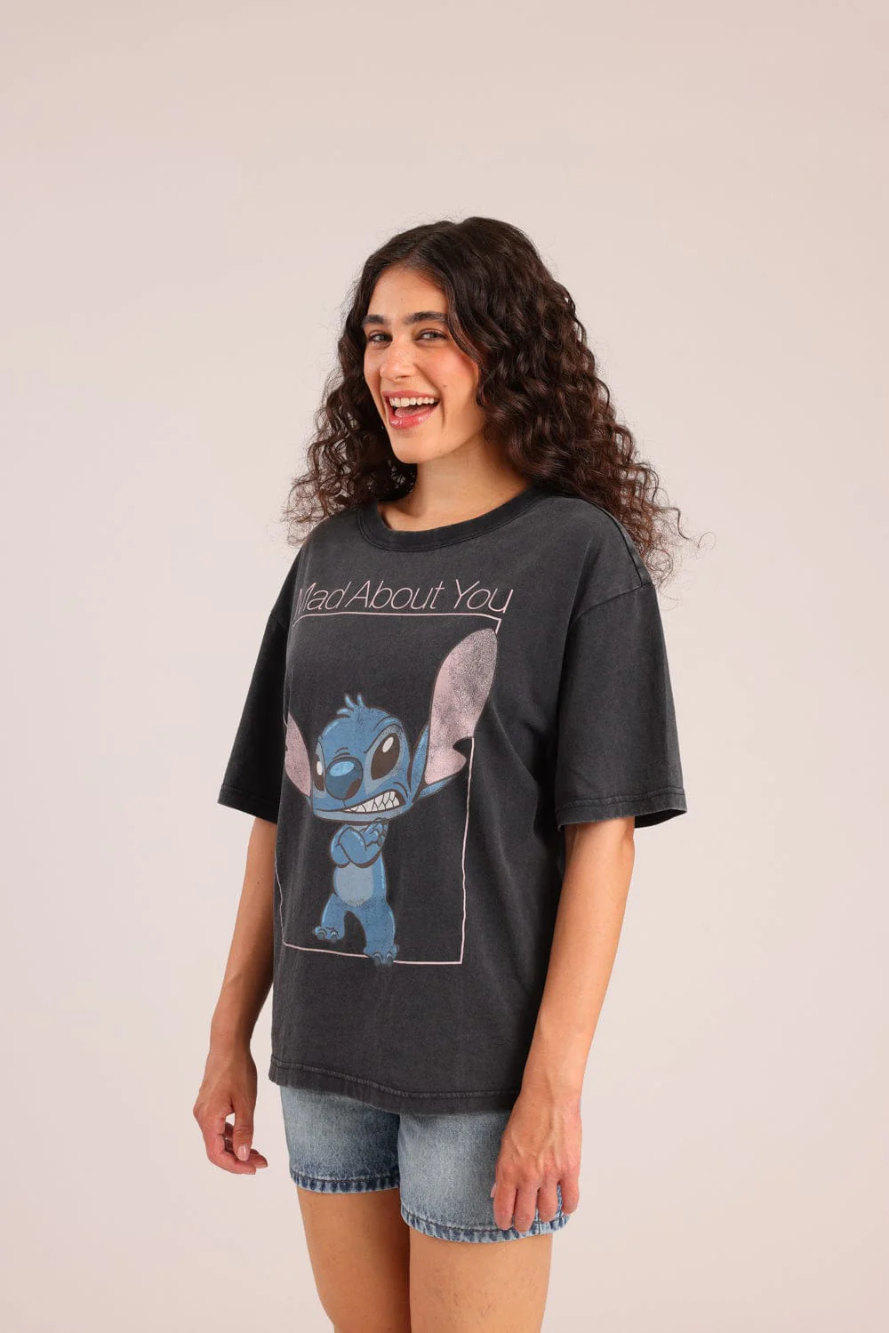 חולצה ממותגת סטיץ' דיסני