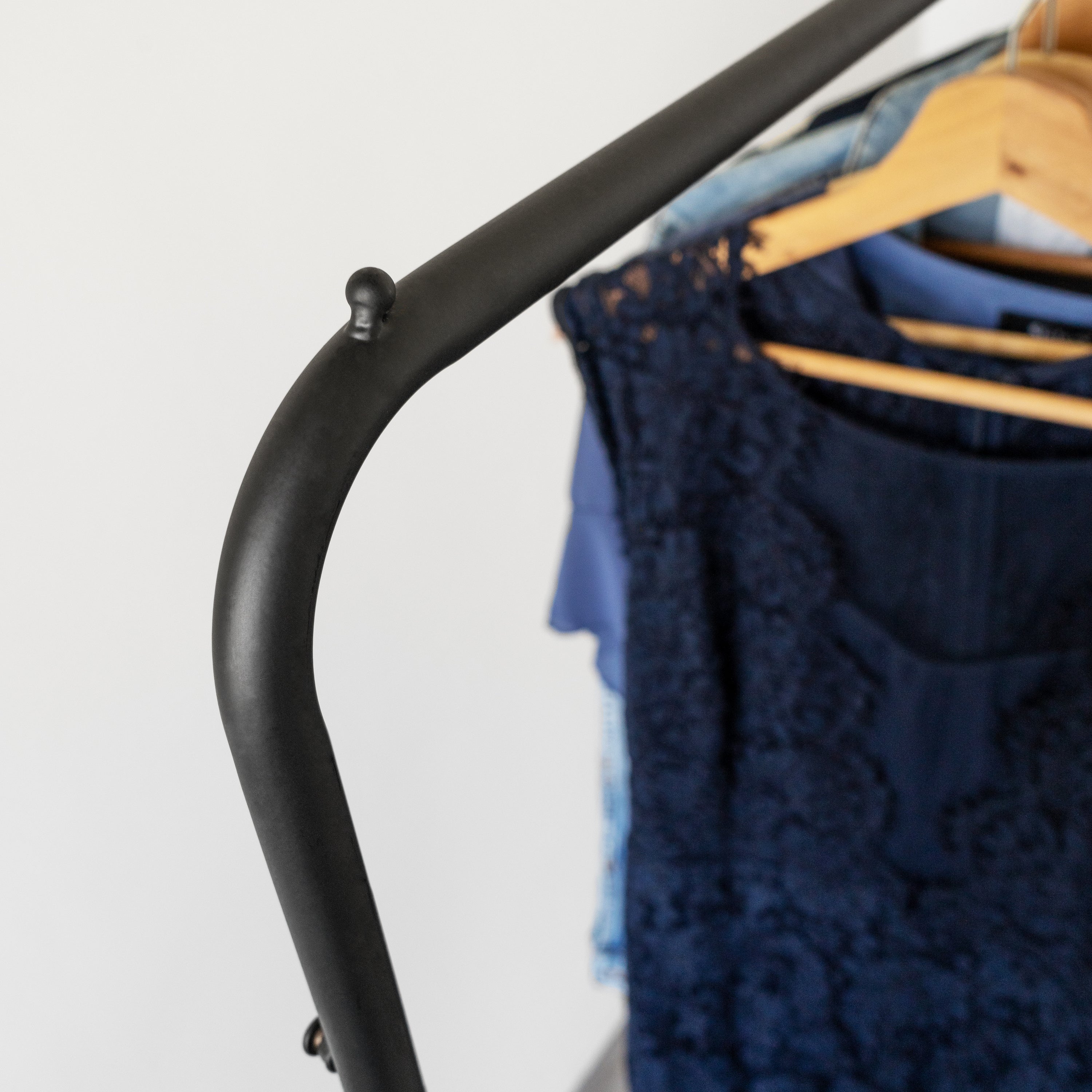 QUVIO Kledingrek metaal - Zwart