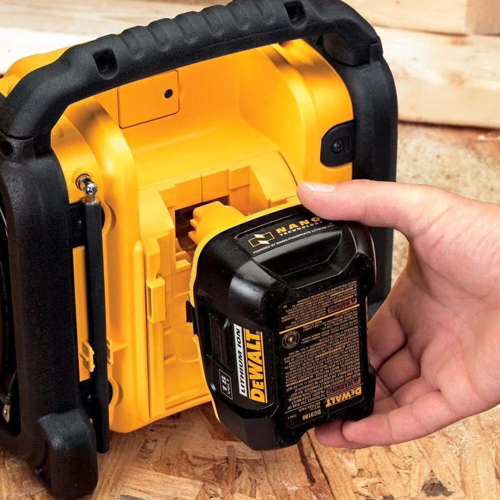 20-Volt MAX Compact Corded/Cordless Worksite Radio - Image 5 20-Volt MAX Compact Corded/Cordless Worksite Radio - Image 5