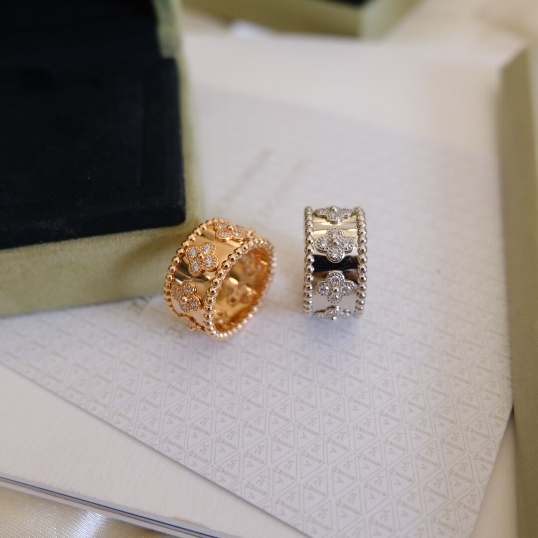 VCA Perlee Wide Four Leaf Clover Ring - Original Replica Club