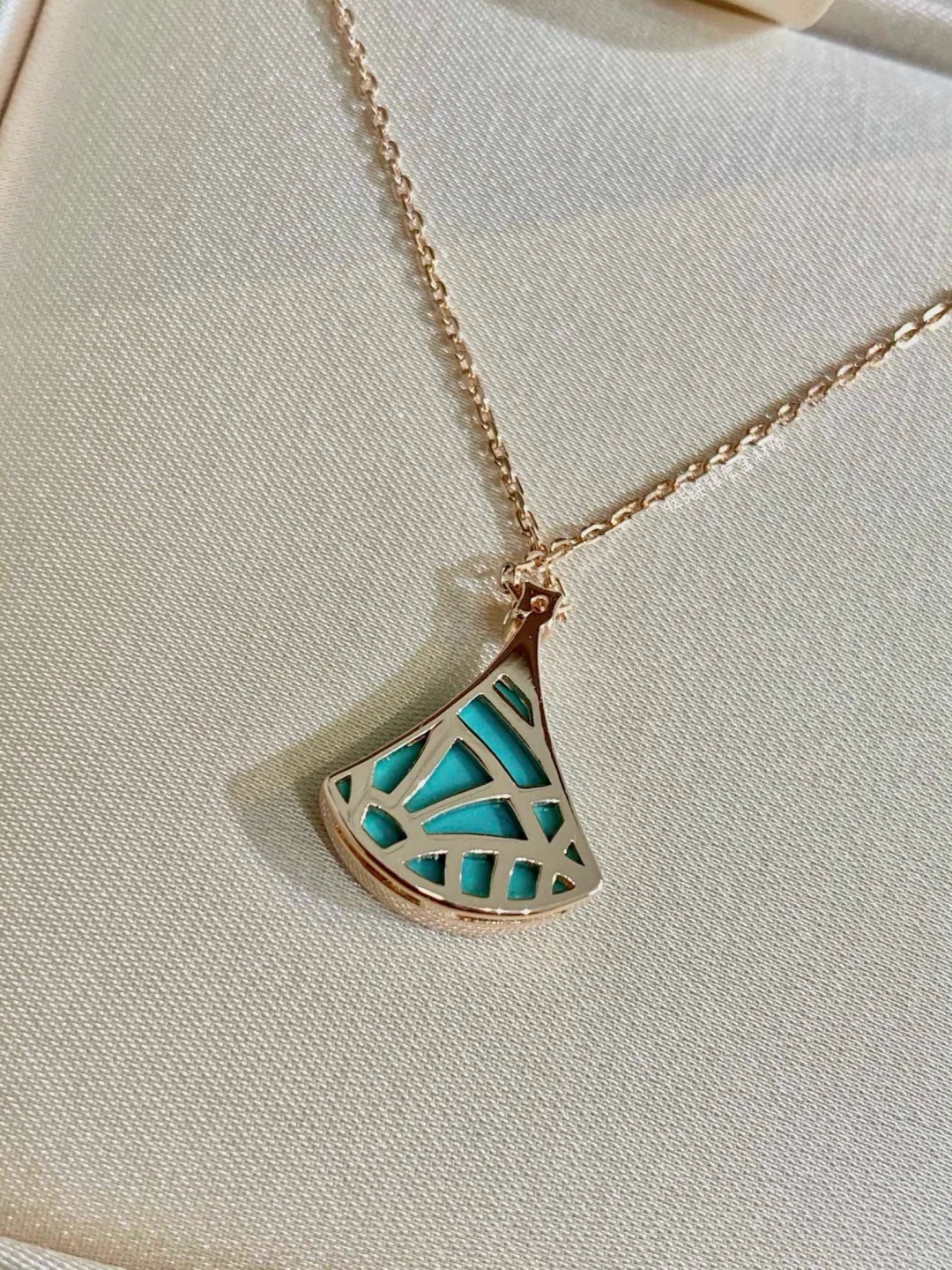 Bvlgari Divas' Dream Necklace - Original Replica Club