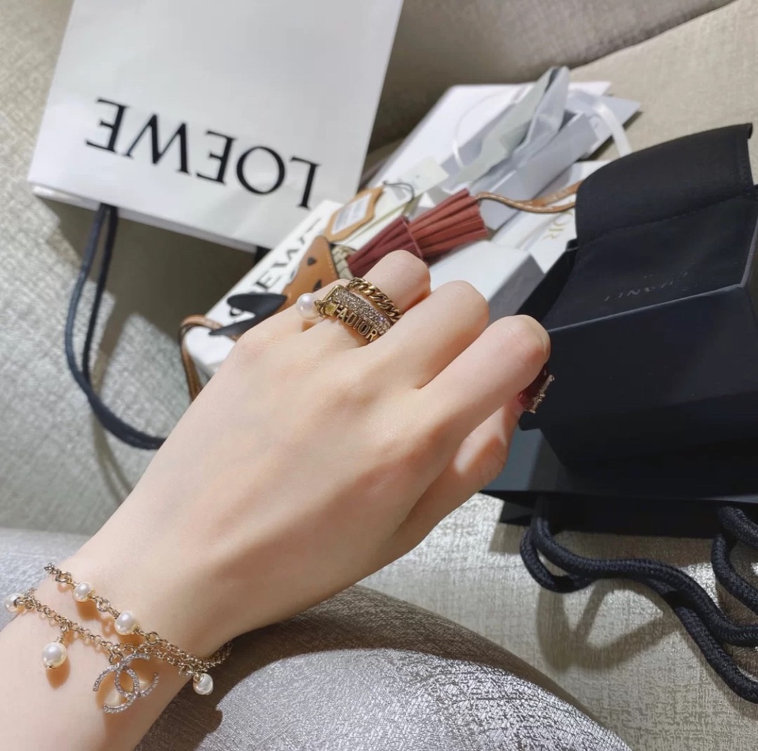 Chanel Dainty Two Layers Chain Pearl Bracelet - Original Replica Club