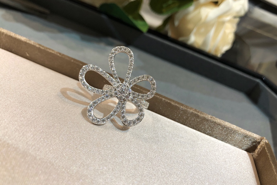 VCA Flowerlace Ring - Original Replica Club