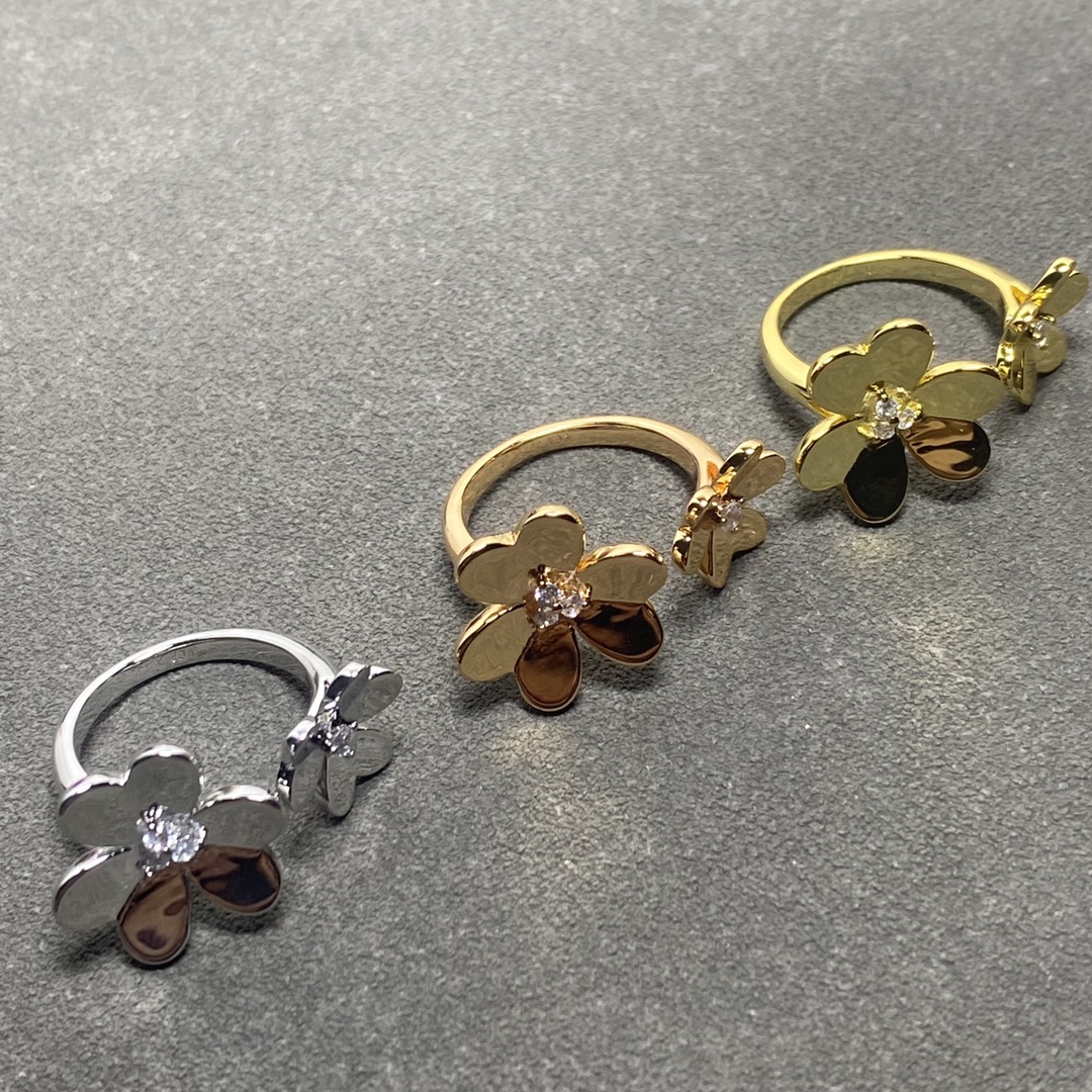 VCA 2 Flowers Frivole Between the Finger Ring - Original Replica Club