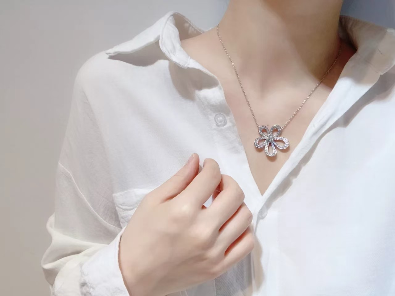 VCA Flowerlace Pendant Necklace - Original Replica Club