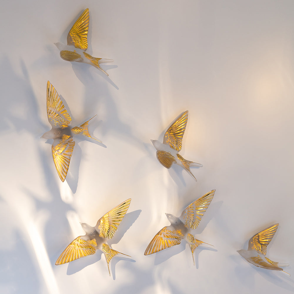SCULPTURE MURALE HIRONDELLE - CRISTAL INCOLORE TAMPONNÉ OR
