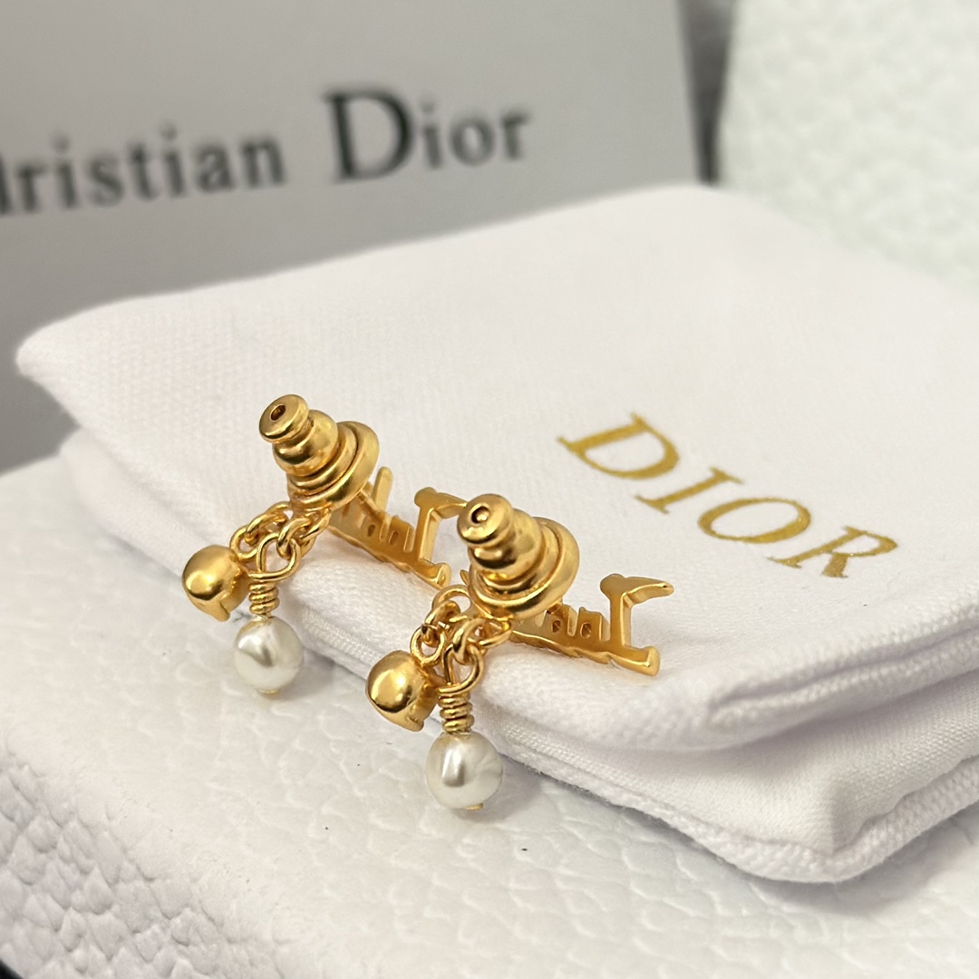Jadior Stud Pearl Earrings - Original Replica Club