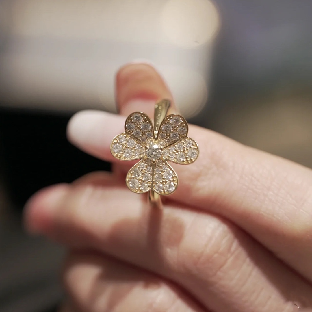 VCA 1 flower Frivole Ring - Original Replica Club