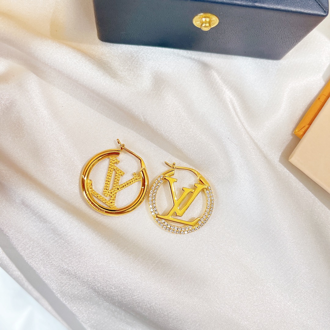 Louis Vuitton Letter Round Stud Earrings - Original Replica Club