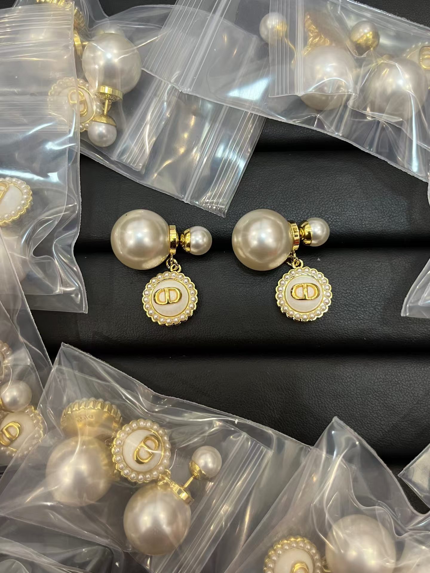 Dior Pearl Earrings Round CD Drop - Original Replica Club