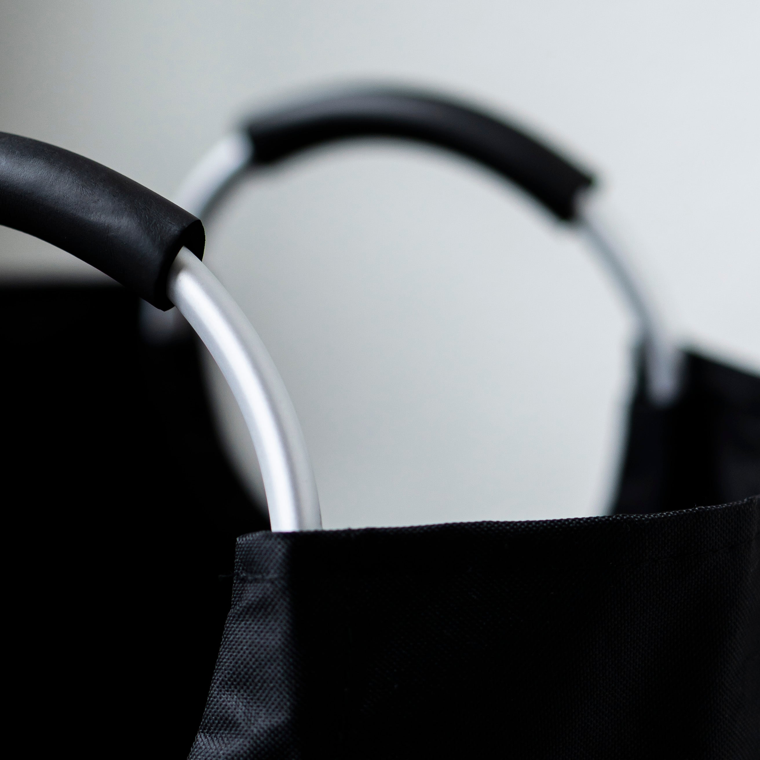 QUVIO Wasmand met handvaten - LAUNDRY - Zwart