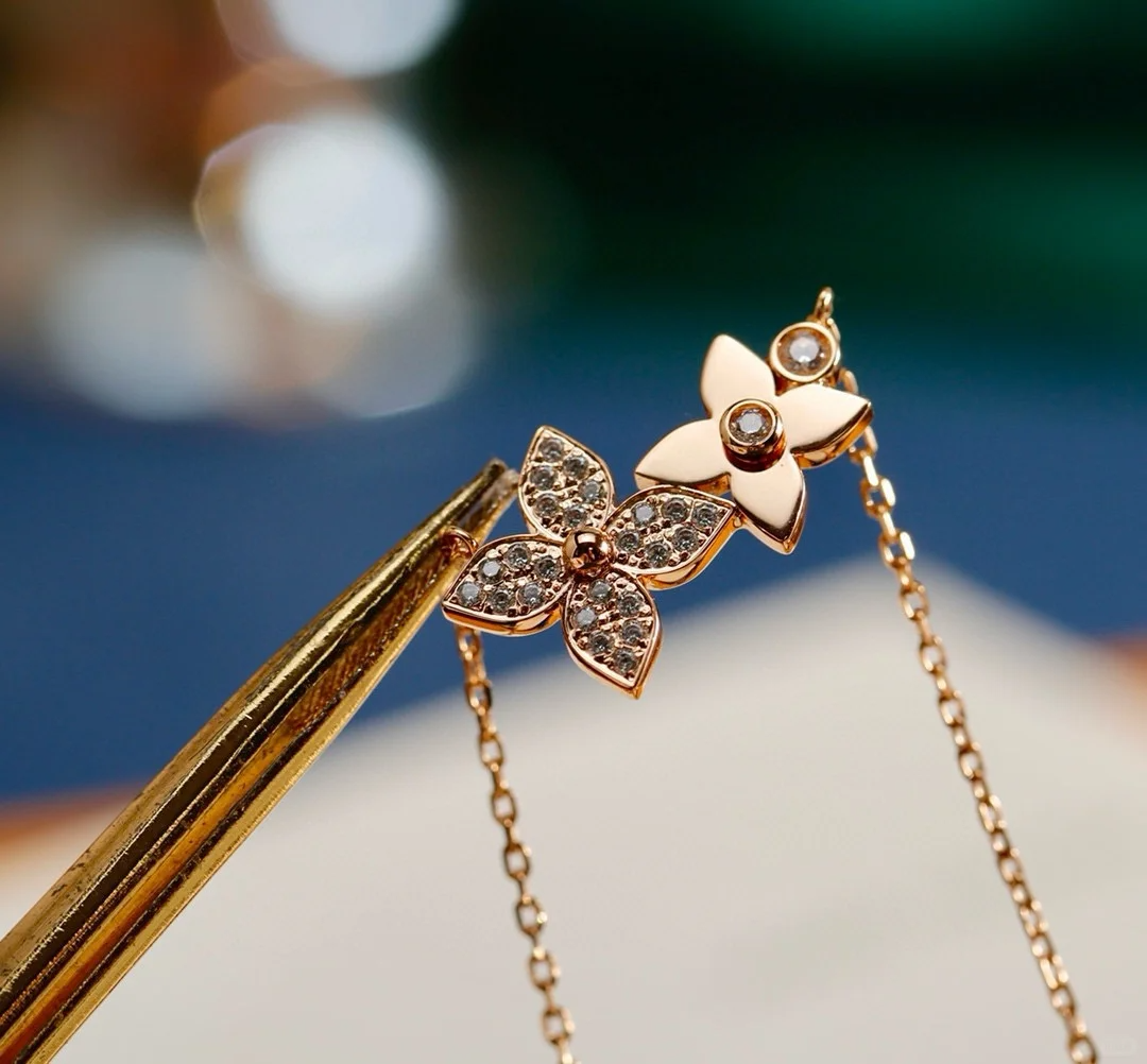 Louis Vuitton Idylle Blossom Pendant Necklace-Two Flowers - Original Replica Club