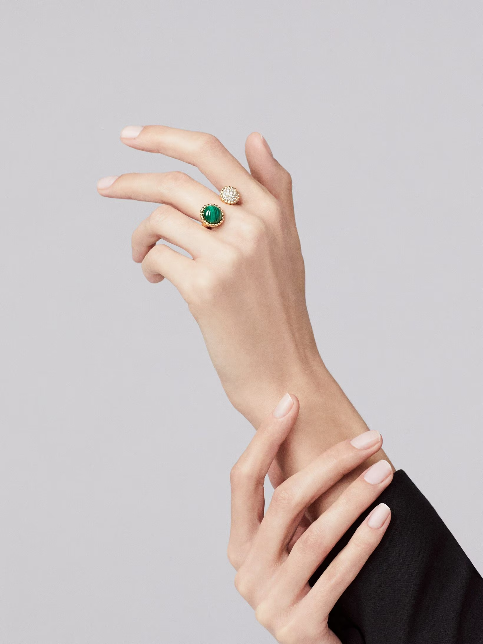 VCA Malachite Perlee Couleurs Between the Finger Ring - Original Replica Club
