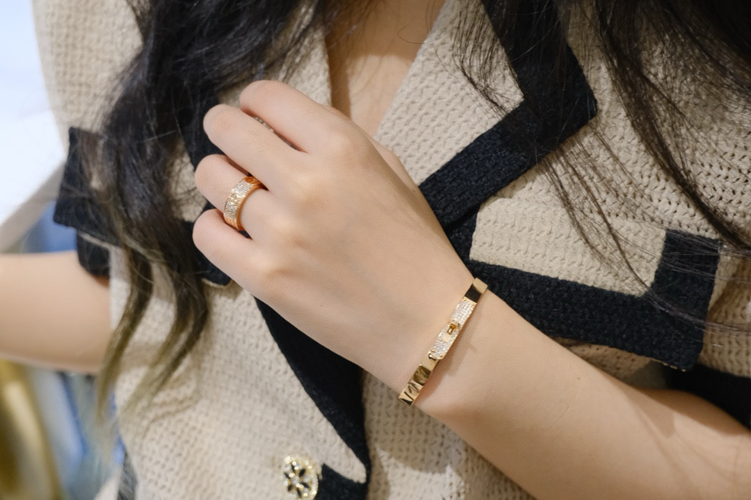 Hermes Kelly Pave Bracelet Bangle - Original Replica Club