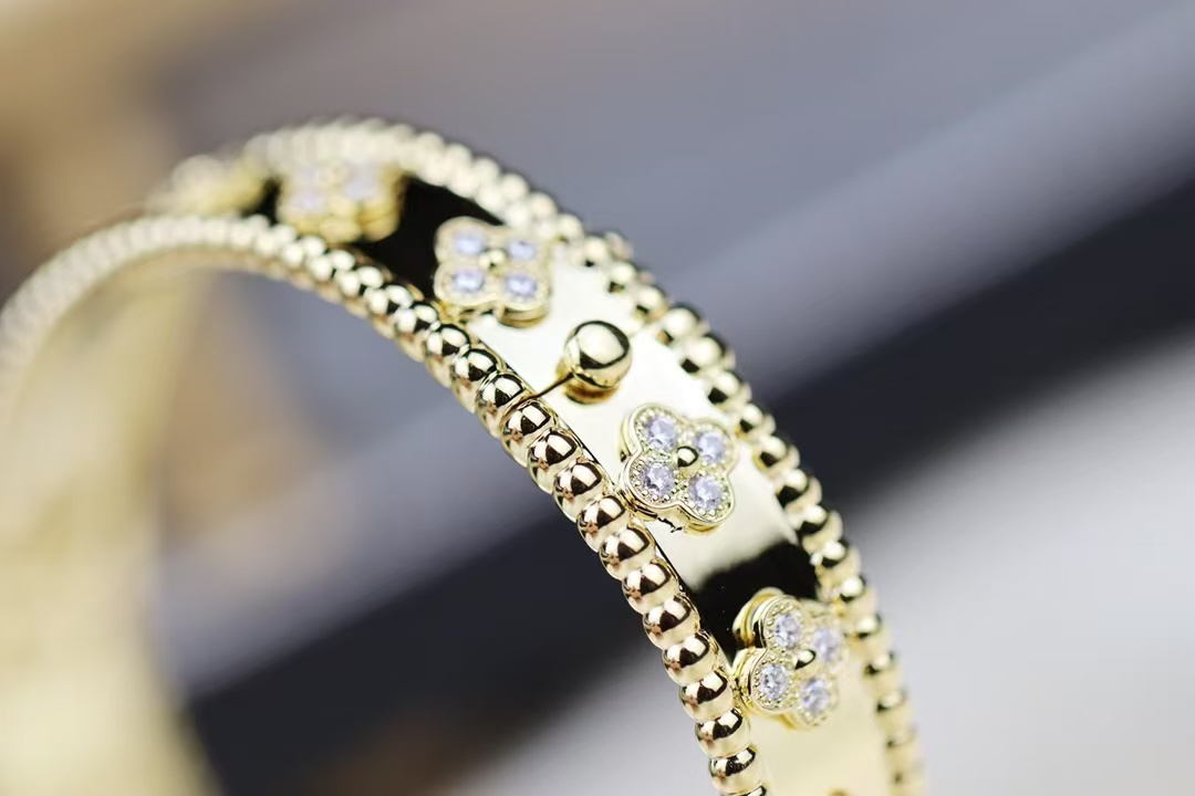 VCA Perlee Clovers Bracelet, Medium Bangle - Original Replica Club