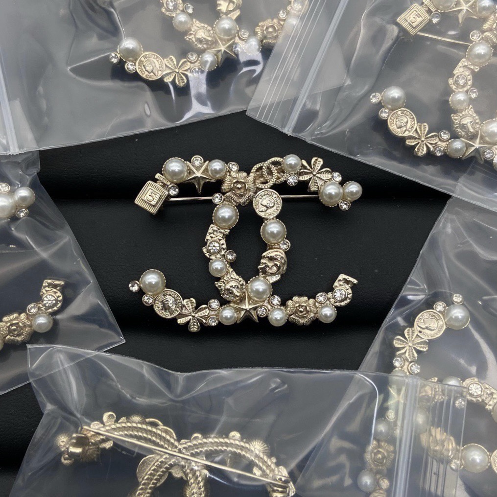 Chanel NO.5 Perfume Bottle Clover Starfish Pearl CC Brooch - Original Replica Club