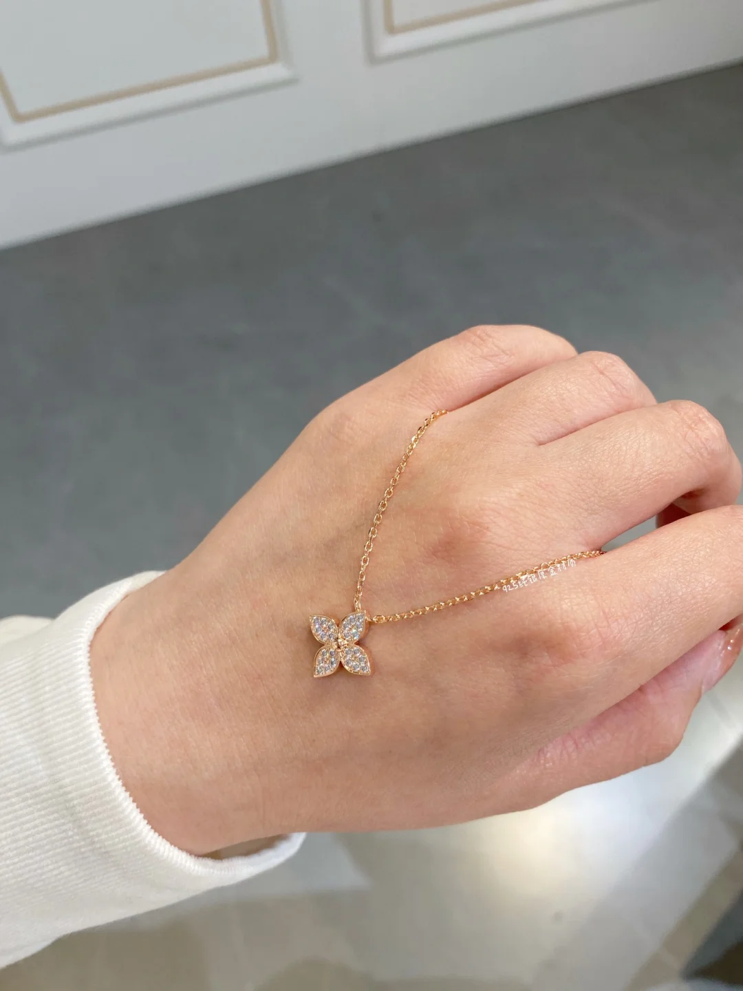 Louis Vuitton Idylle Blossom Pendant Necklace-One Flower - Original Replica Club