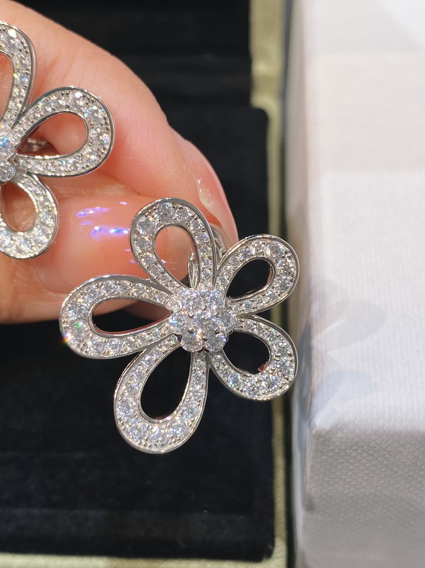 VCA Flowerlace Earrings - Original Replica Club