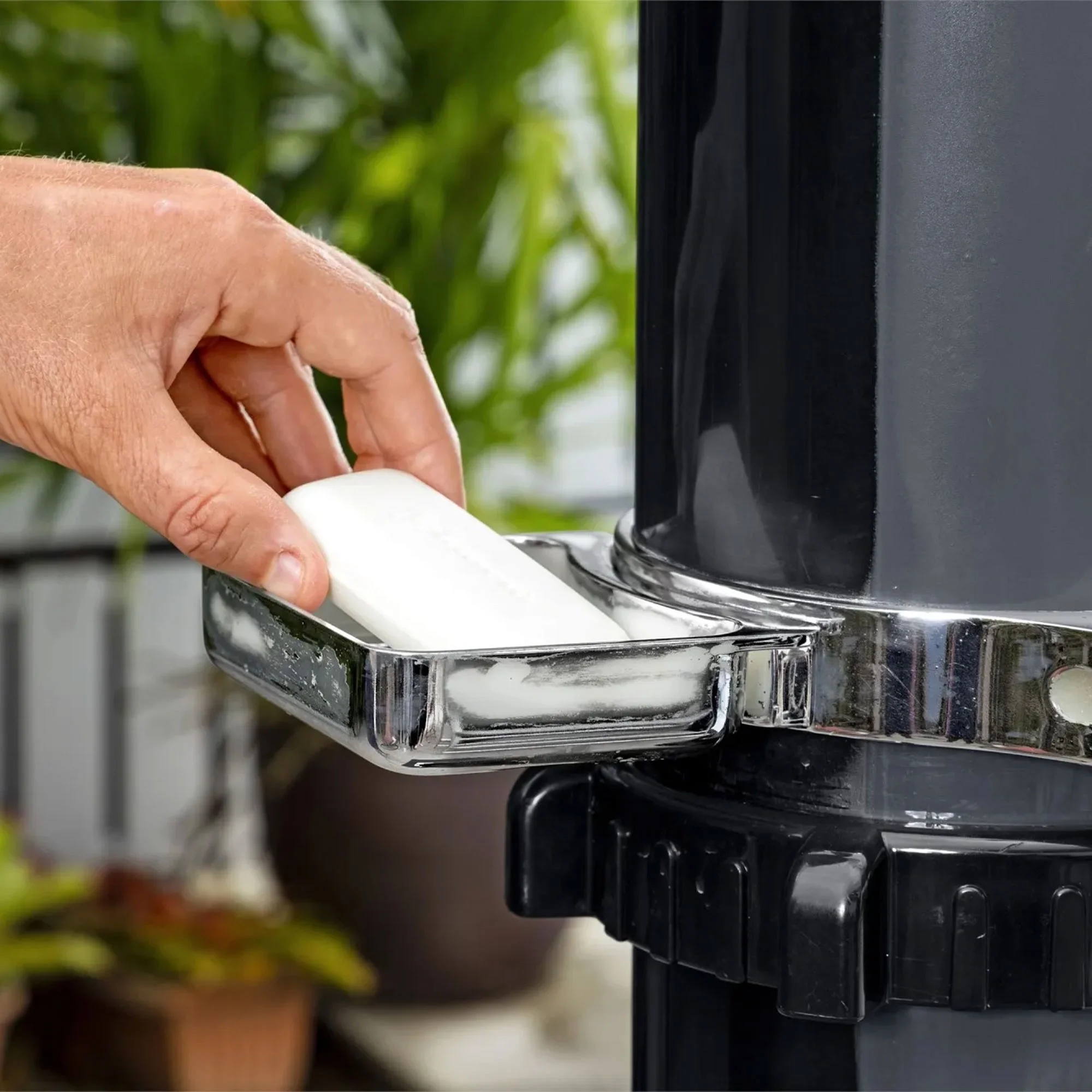 Bestway SolarFlow Outdoor Shower 2gal/8L: Oversized Shower Head and Stand, Easy Installation, & Adjustable Water Flow. Experience the ultimate convenience. - Image 12
