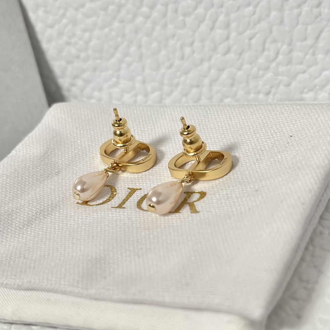 Dior Pink Teardrop Pearl Earrings - Original Replica Club