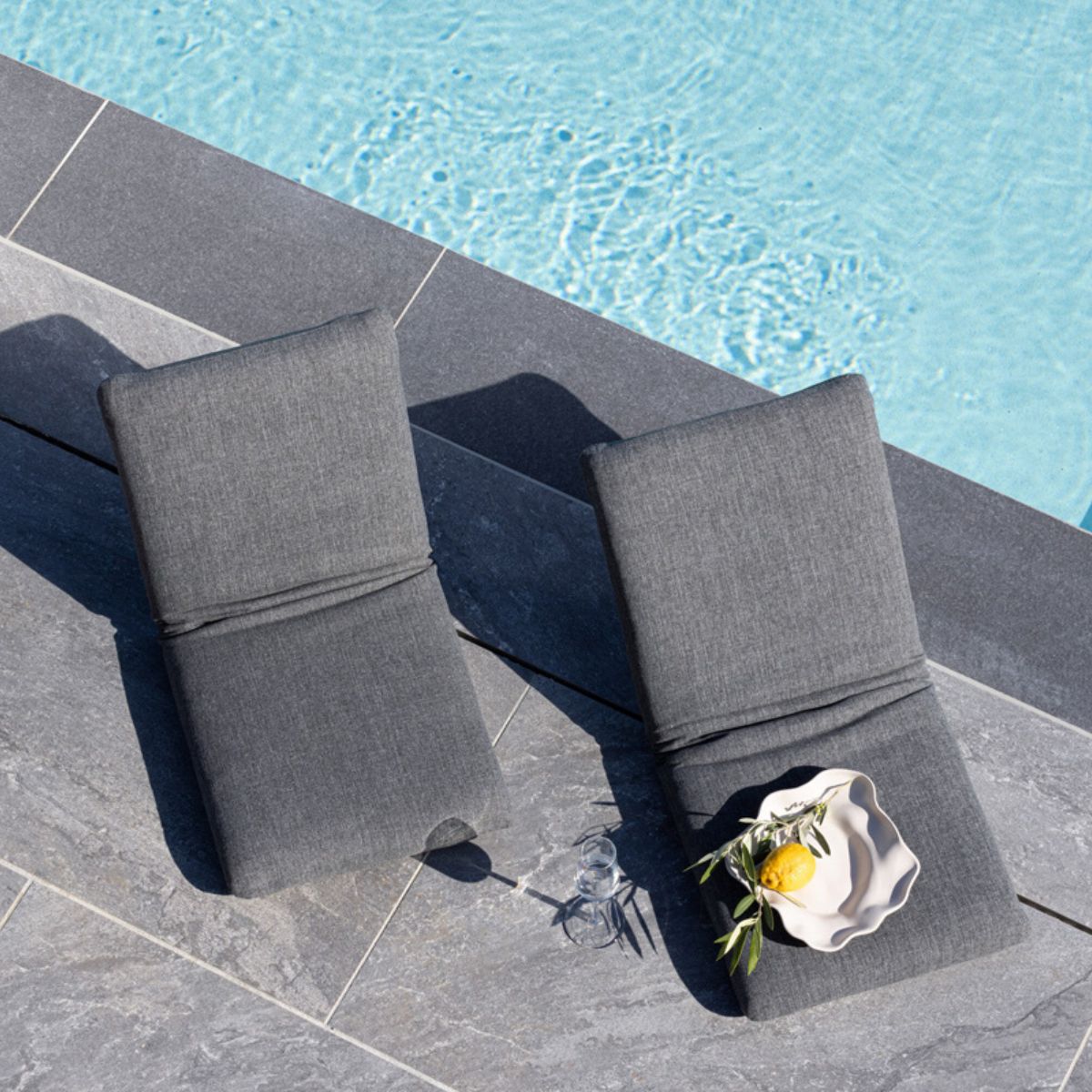 Fjôrd - Ligstoel Zwart Stof - 80x40x5cm - Trond