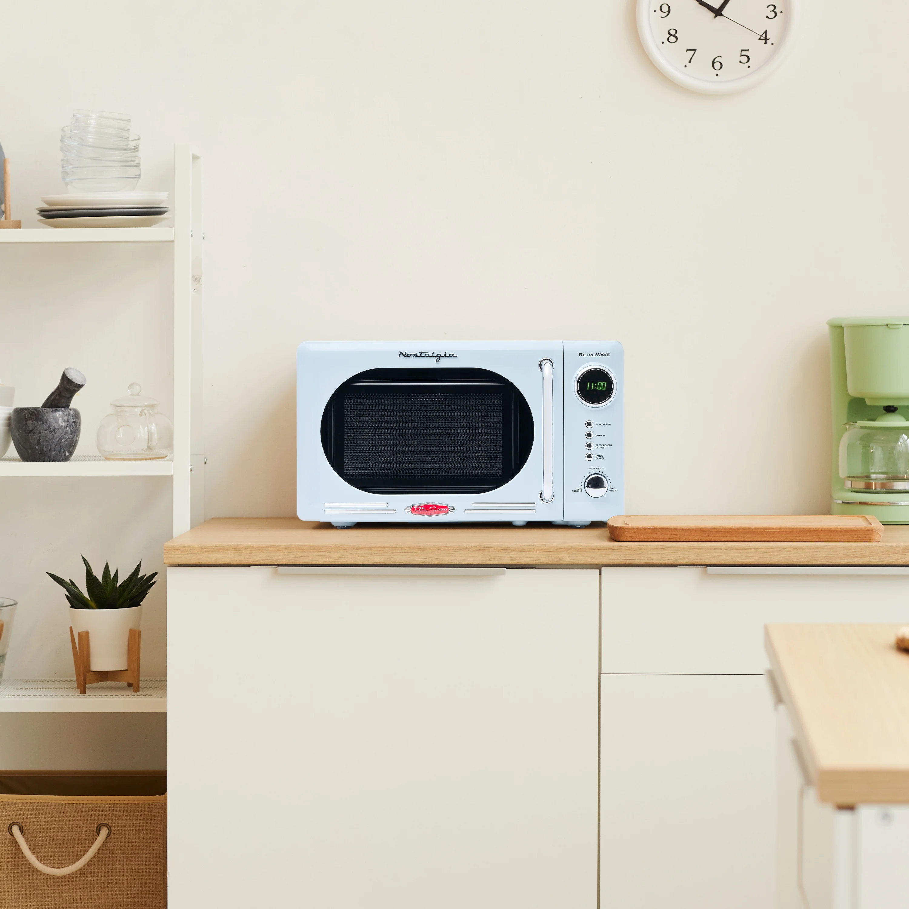 Nostalgia Retro Compact Countertop Microwave Oven - 0.7 Cu. Ft. - 700-Watts with LED Digital Display - Child Lock - Easy Clean Interior - Orange - Image 39