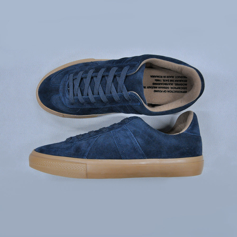 REPRODUCTION OF FOUND - Baskets 4700S - Marine Suede
