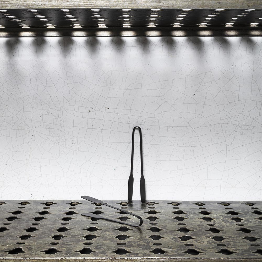 Pince en métal martelé - Anthracite - La Nouvelle Table