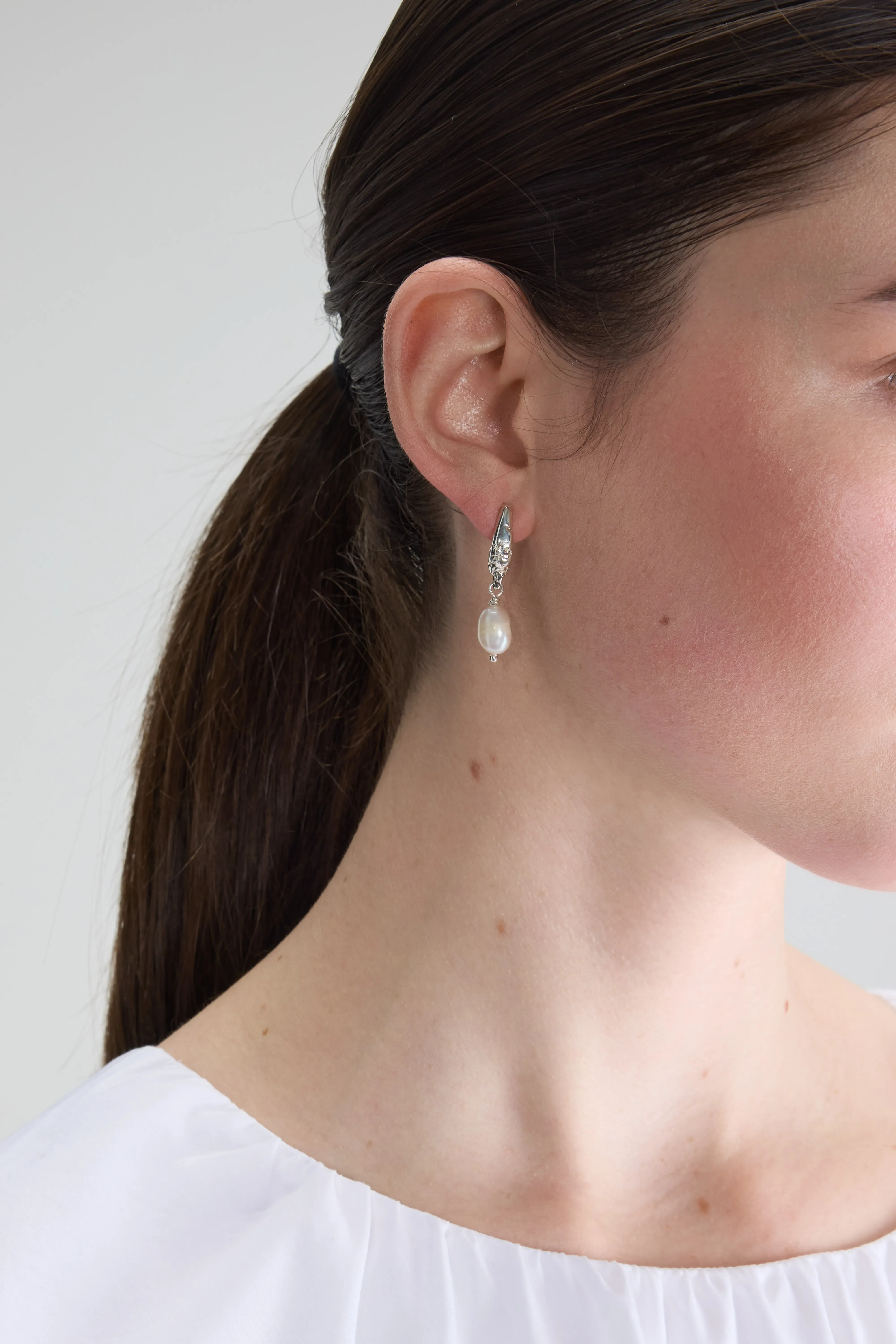 Bellerose Deo Asymmetric Stud Earrings  (261 / W / SILVER)