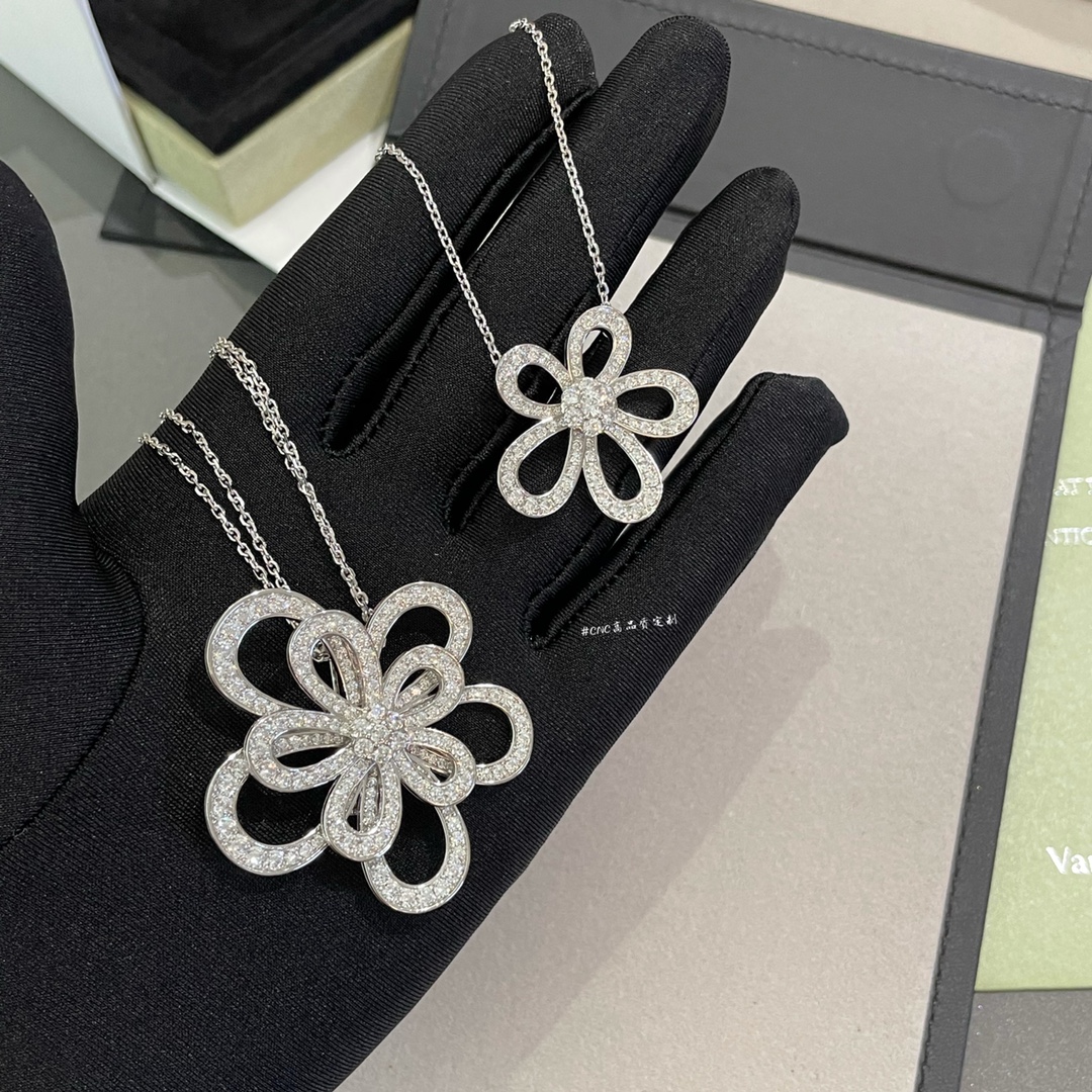 VCA Hollow Flower Detachable Pendant Necklace & Brooch 2-in-1 - Original Replica Club