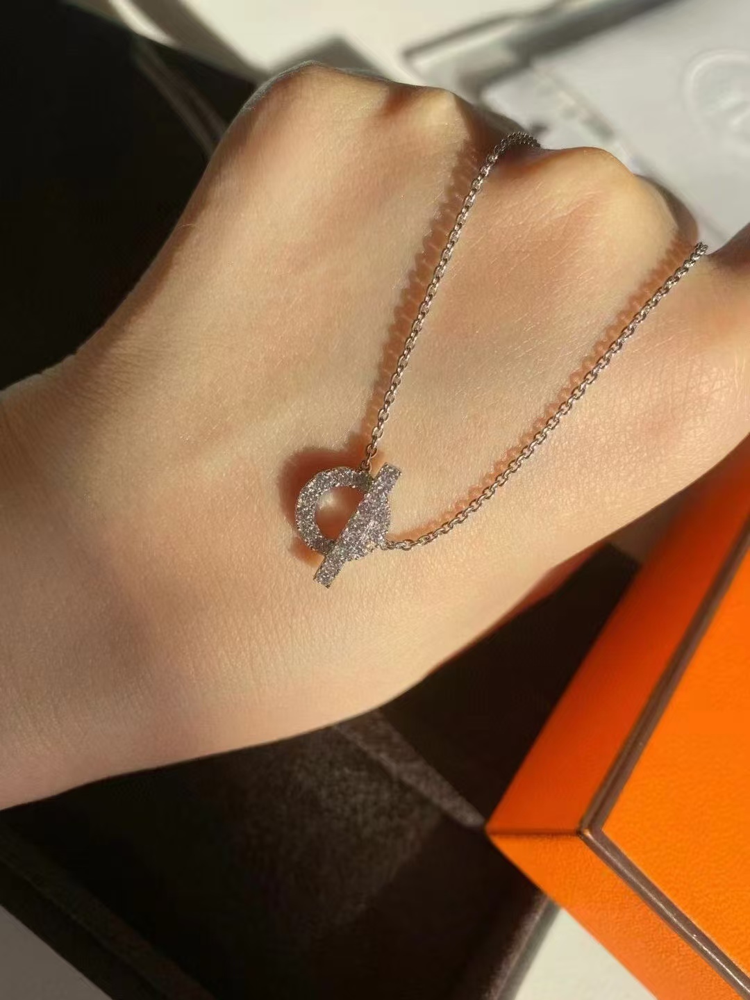 Hermes Q Pendant Necklace - Original Replica Club