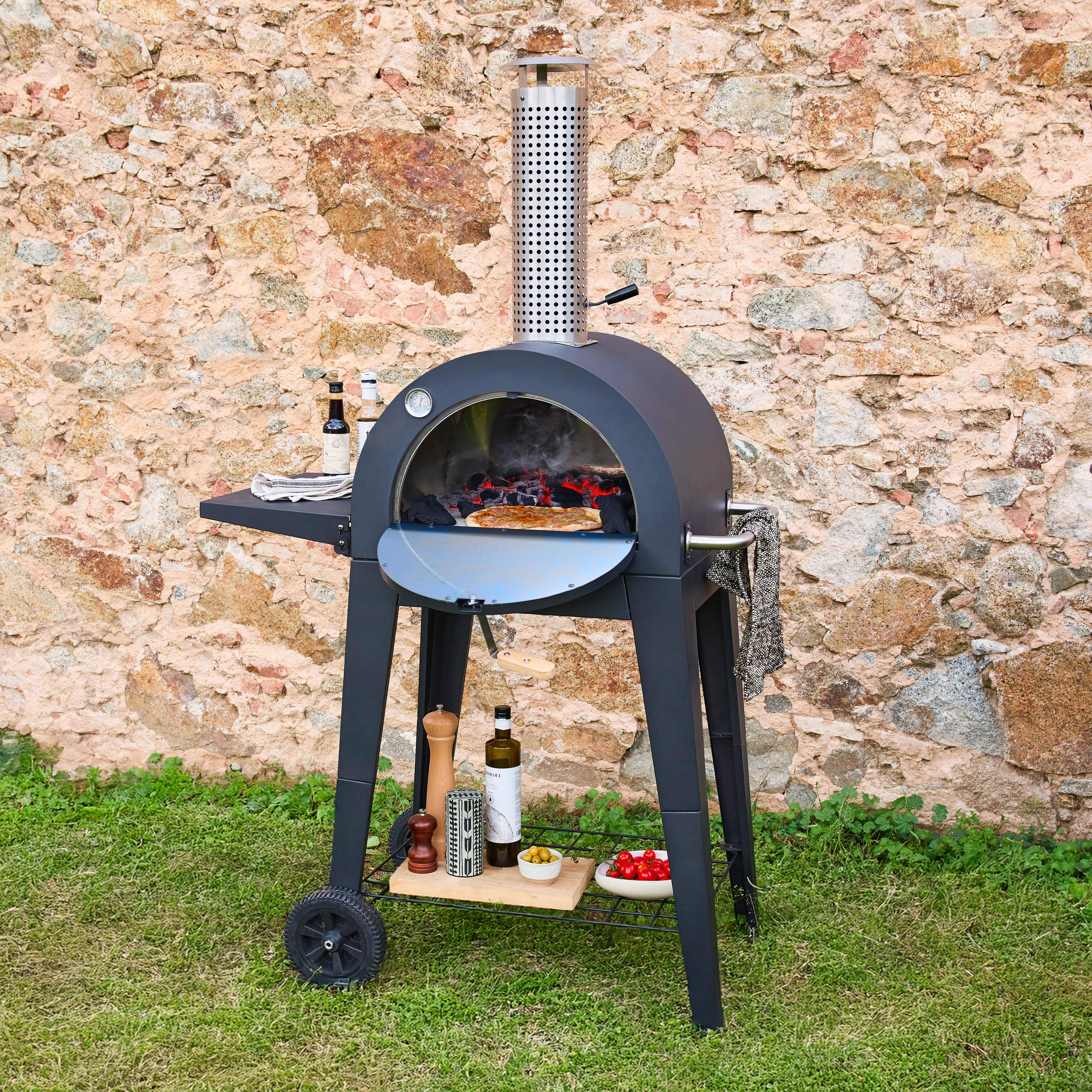 Giulia - Horno de pizza exterior con mesa