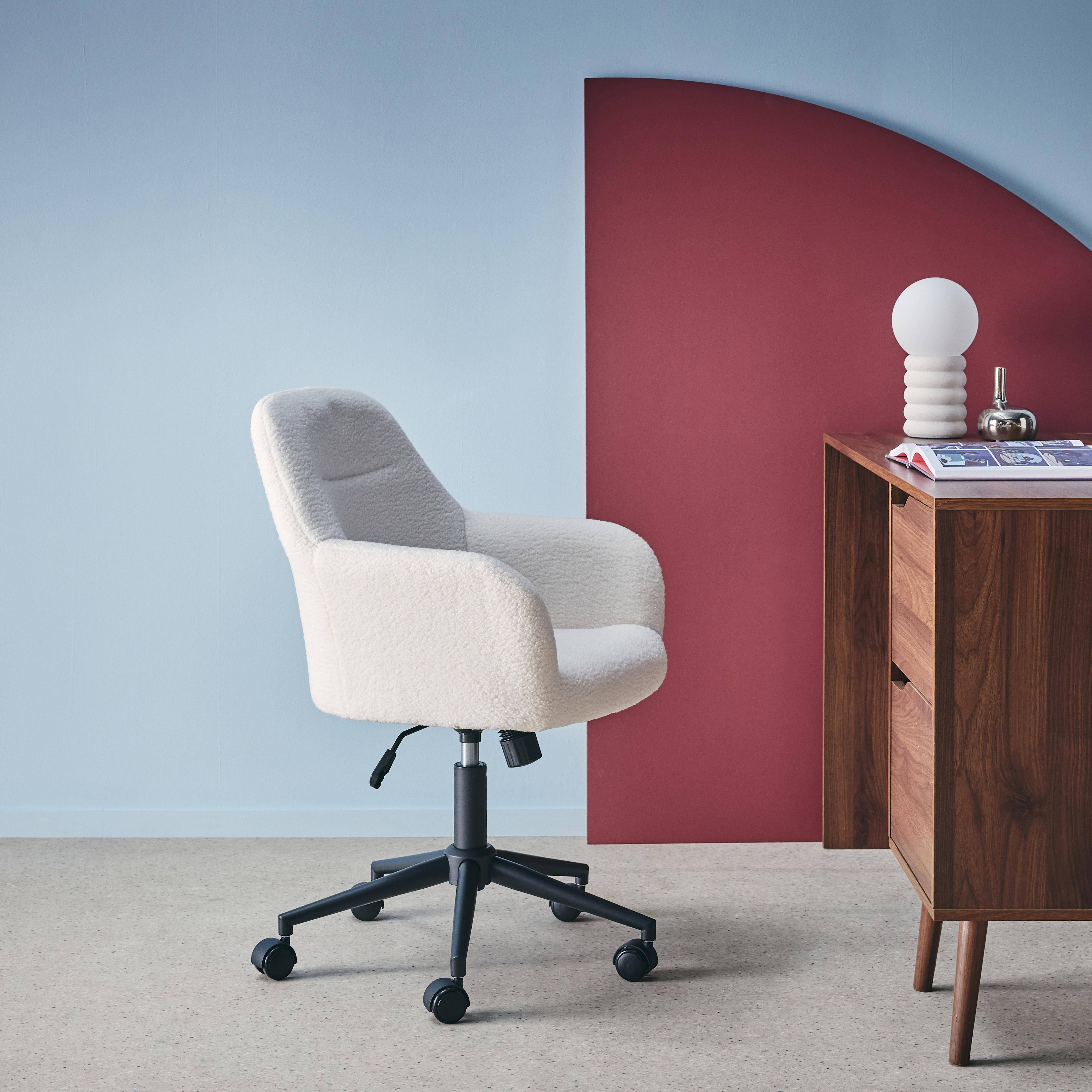 Stan - Silla de oficina con ruedas ajustable de metal y borreguito