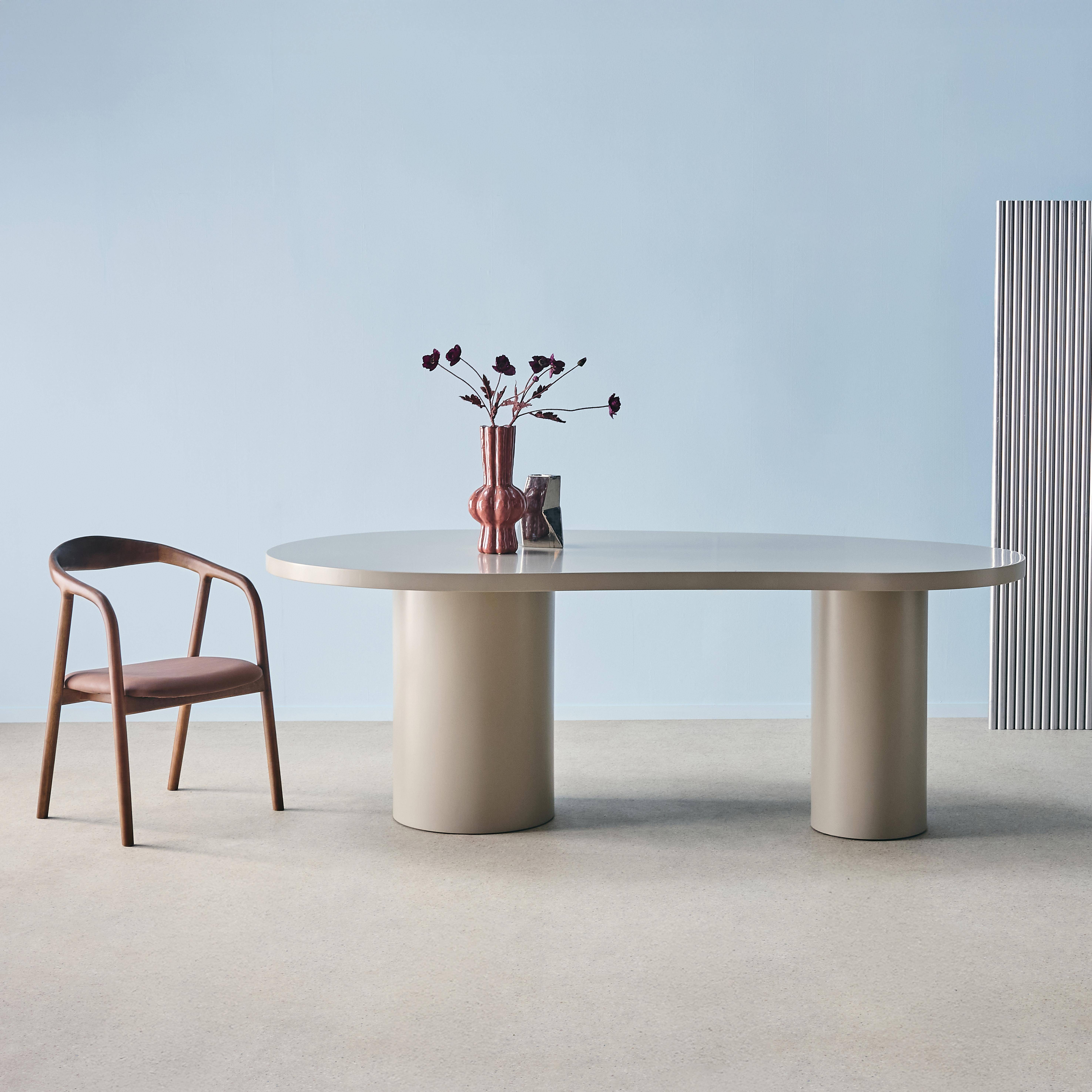Esmee - Mesa de comedor orgánica estructura de madera de hevea de 8 plazas, 210cm