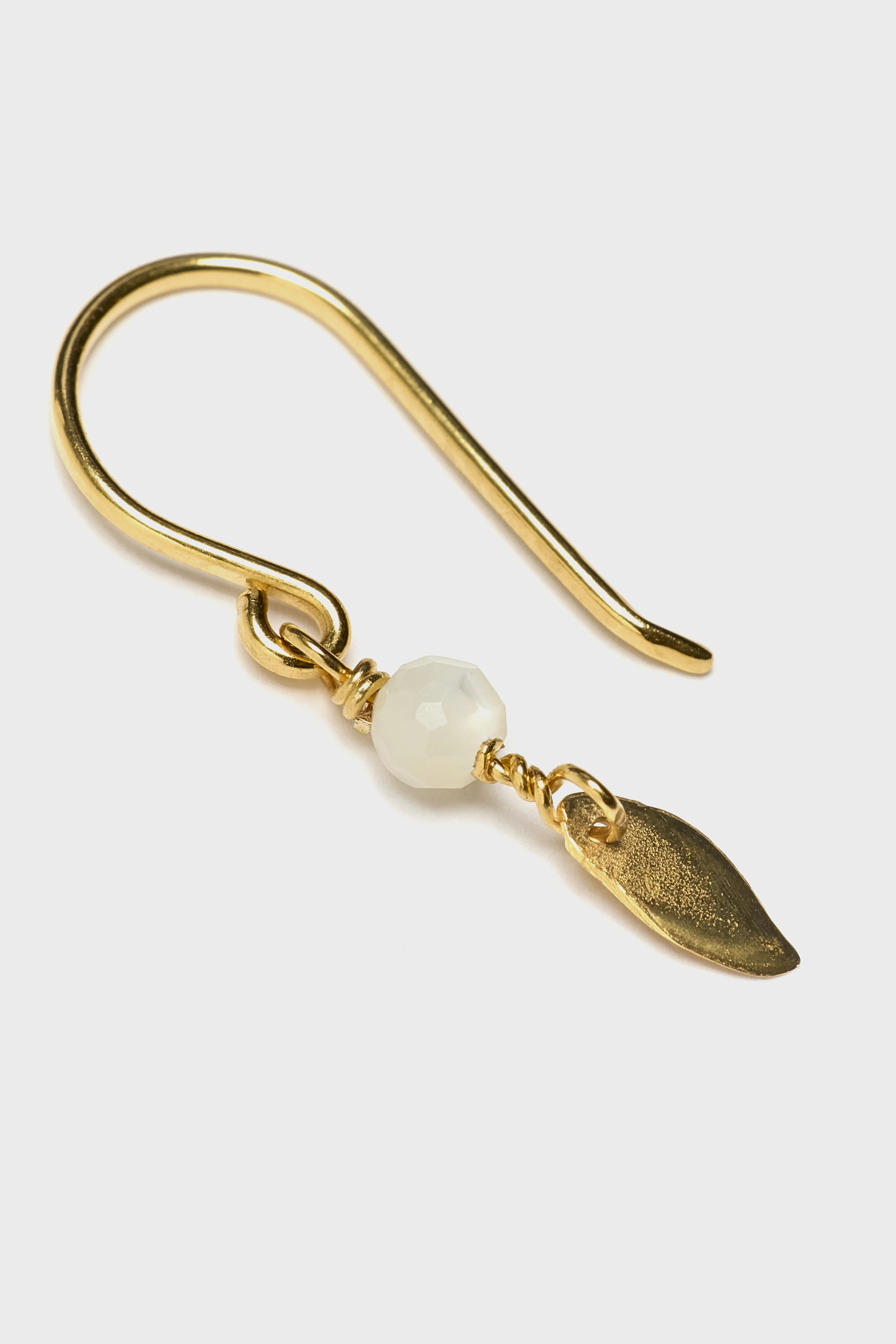 Bellerose Asymmetric Leaf Earrings  (261 / W / GOLD)