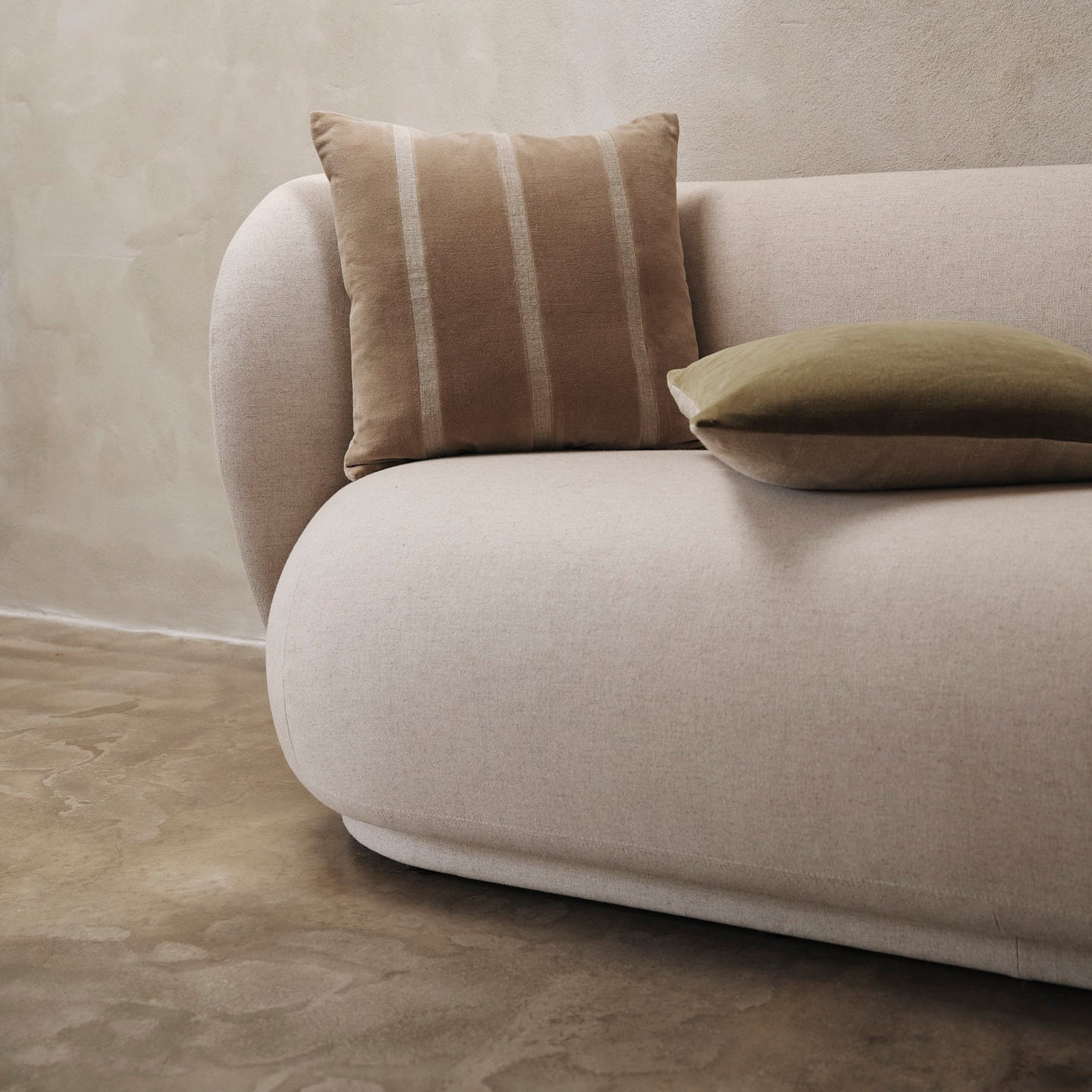 Ferm Living Senti Stripe Sierkussen - Dark Sand / Linen