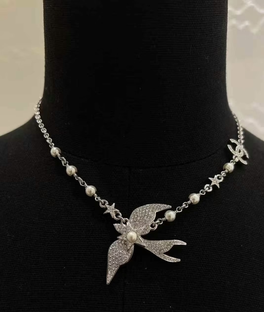 Chanel Spring-Summer 2025 Fly Bird Pearl Necklace - Original Replica Club