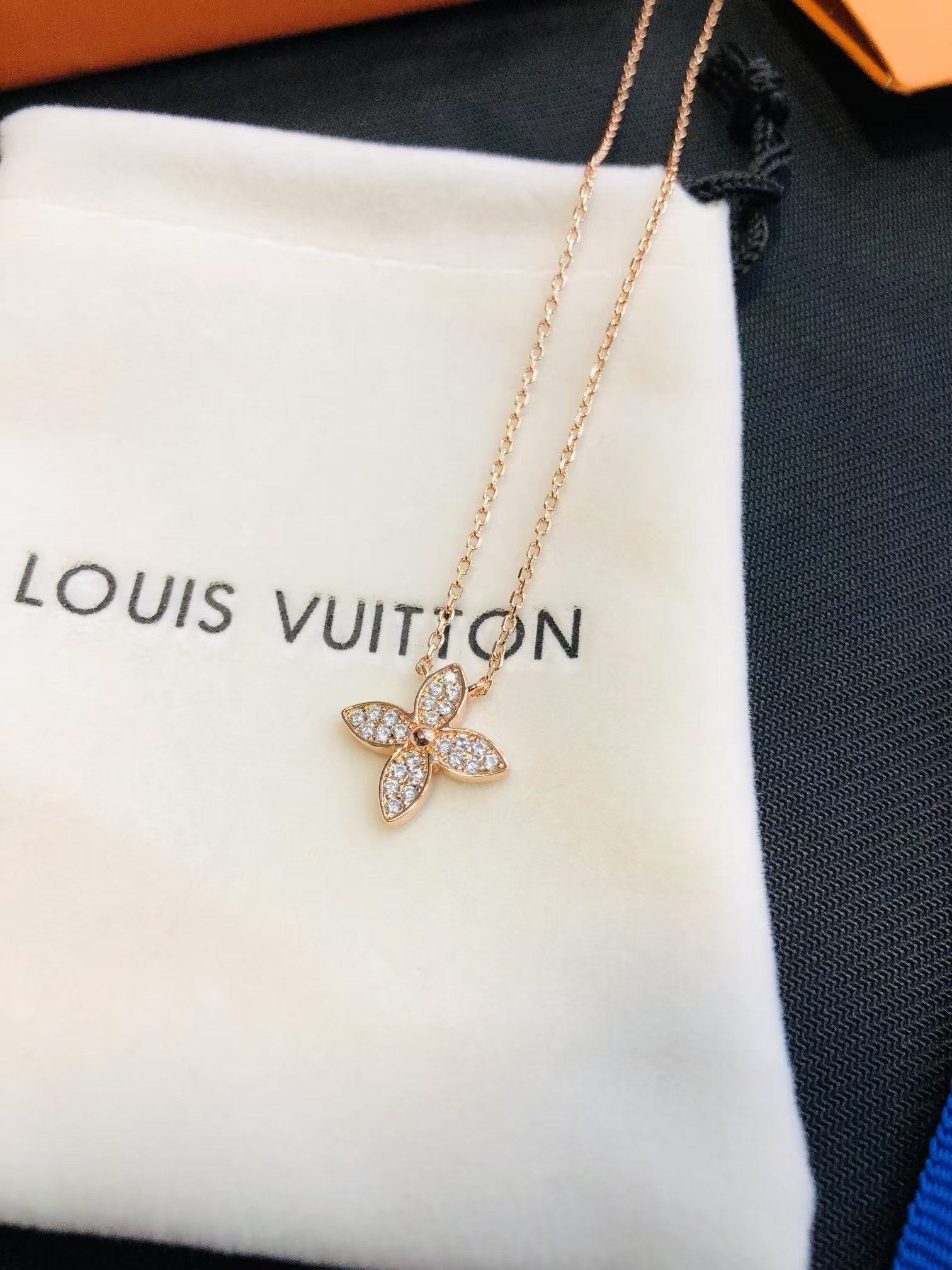 Louis Vuitton Idylle Blossom Pendant Necklace-One Flower - Original Replica Club