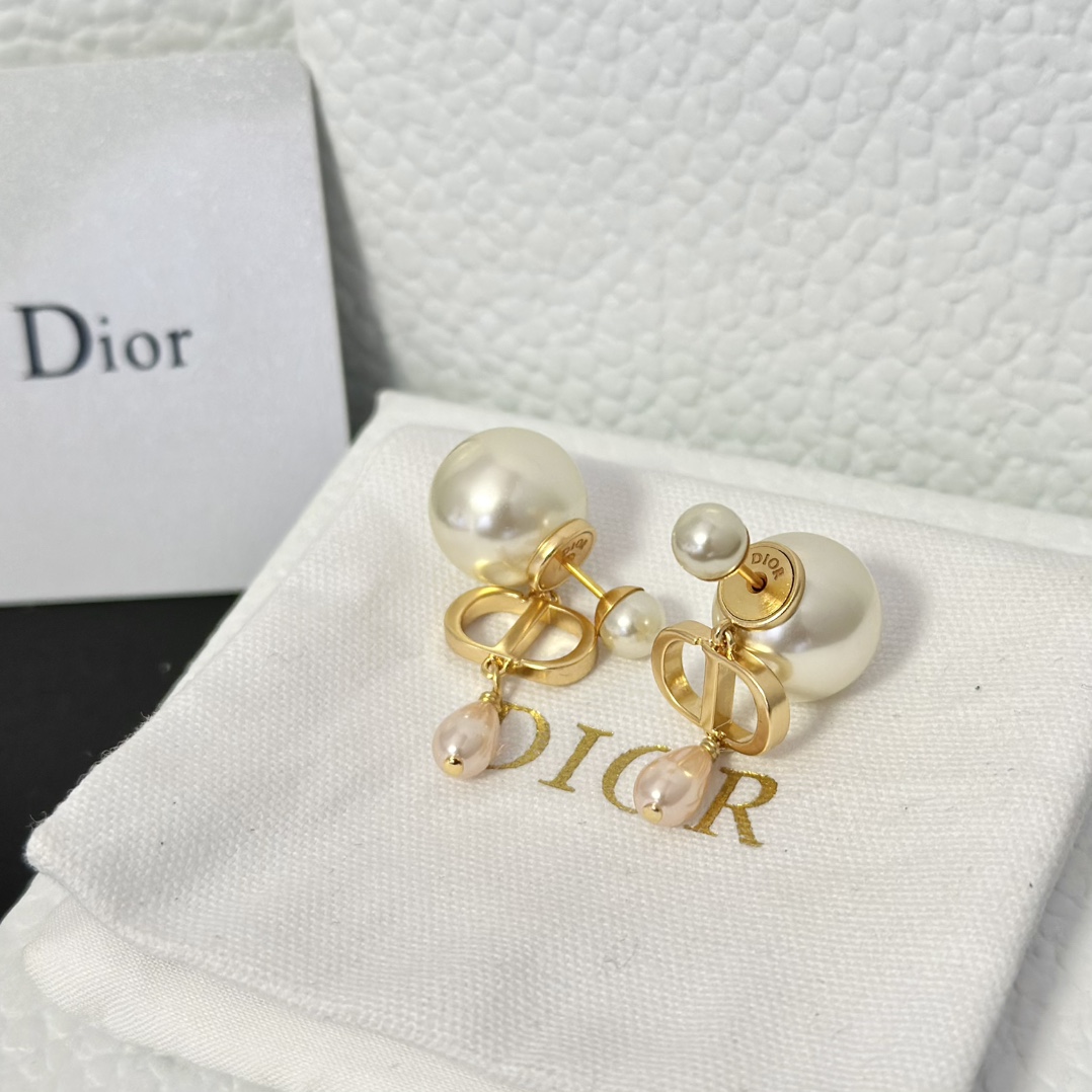 Dior Teardrop Pearl Earrings - Original Replica Club