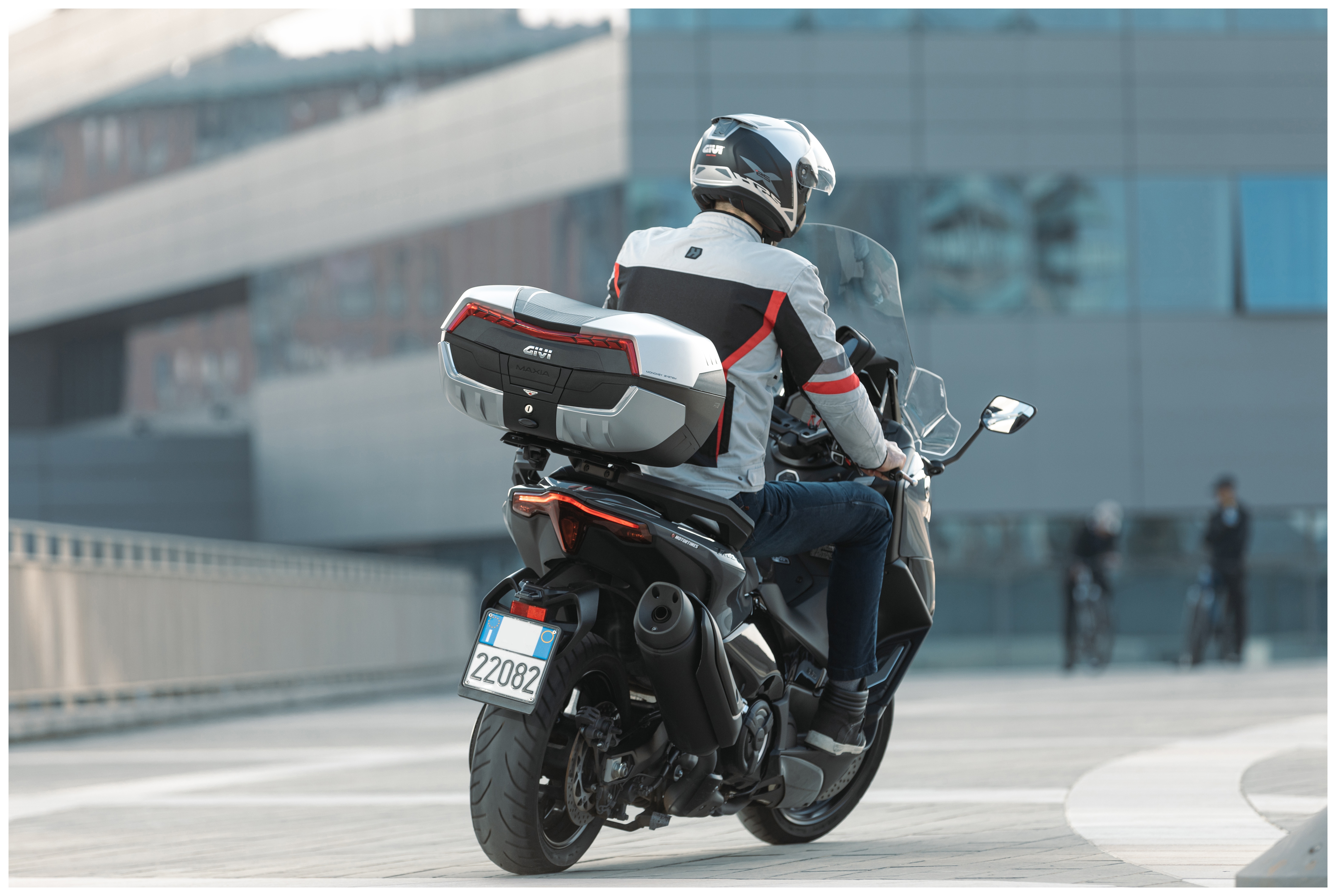 SportsBikeShop Givi Monokey V58NA 58L Maxia 5 Top Case