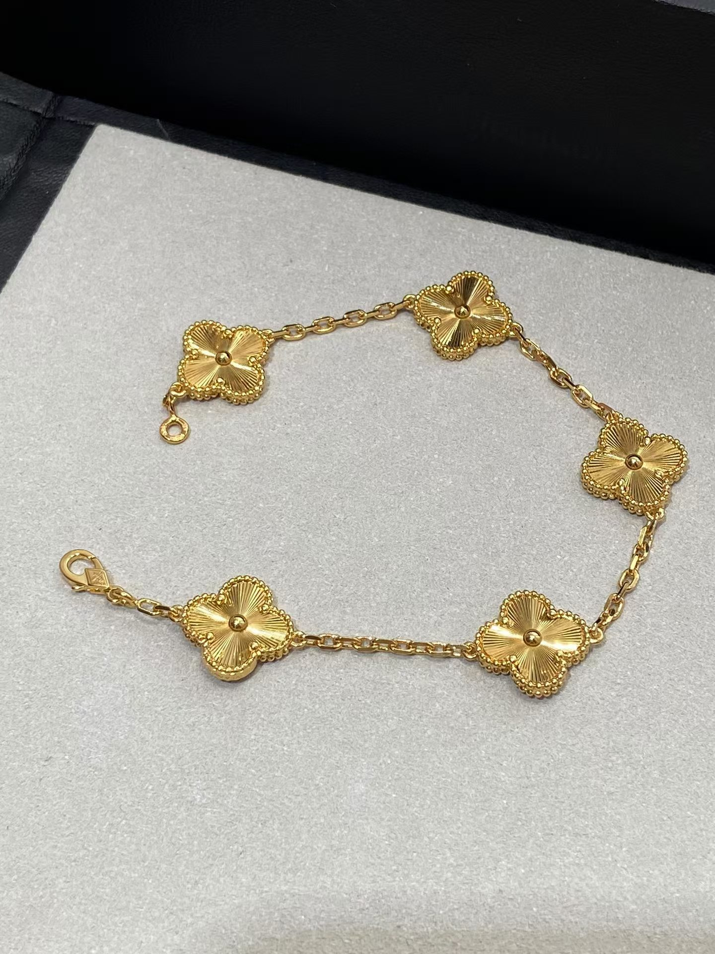 VCA Gold-tone Guilloche Vintage Alhambra Bracelet 5 Motifs - Original Replica Club