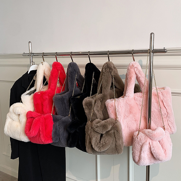 Autumn and winter furry women's bag 2026, fashionable large-capacity women's shoulder and crossbody handbag, versatile plush tote bag