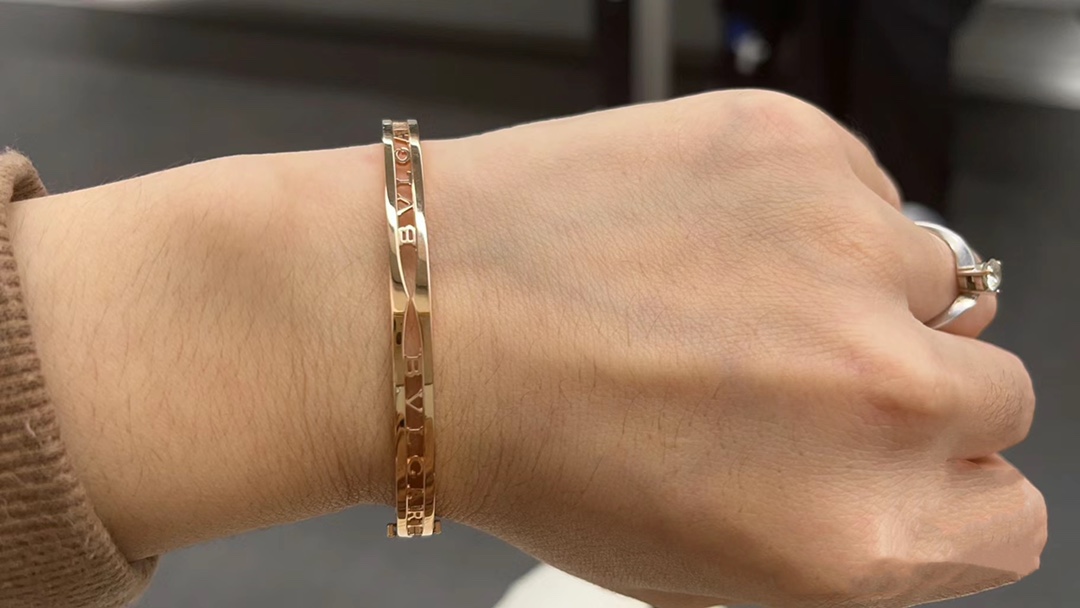 Bvlgari Hollow Monogram B.zero1 Bangle Bracelet - Original Replica Club