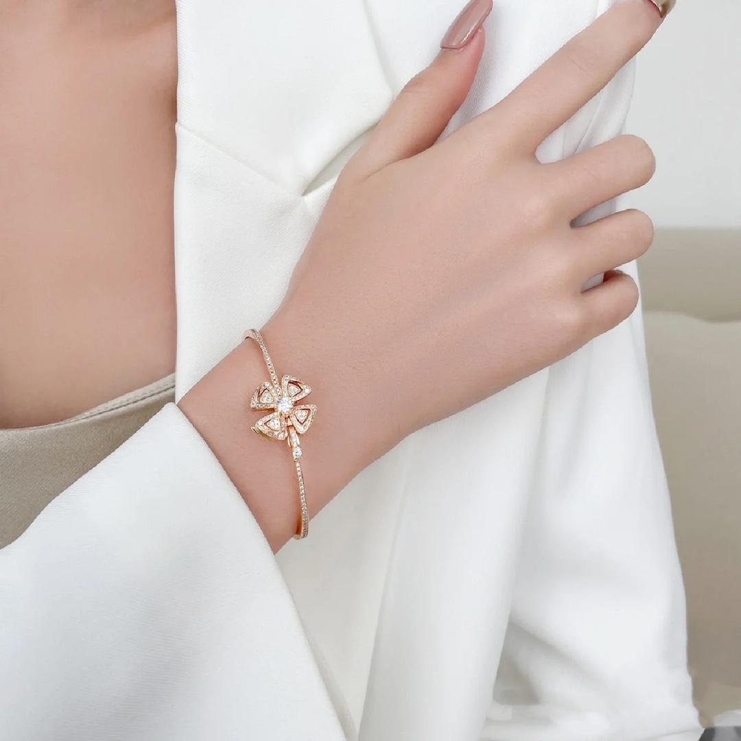 Dupe Bvlgari Fiorever Bracelet Rose Gold Flower Bangle - Original Replica Club
