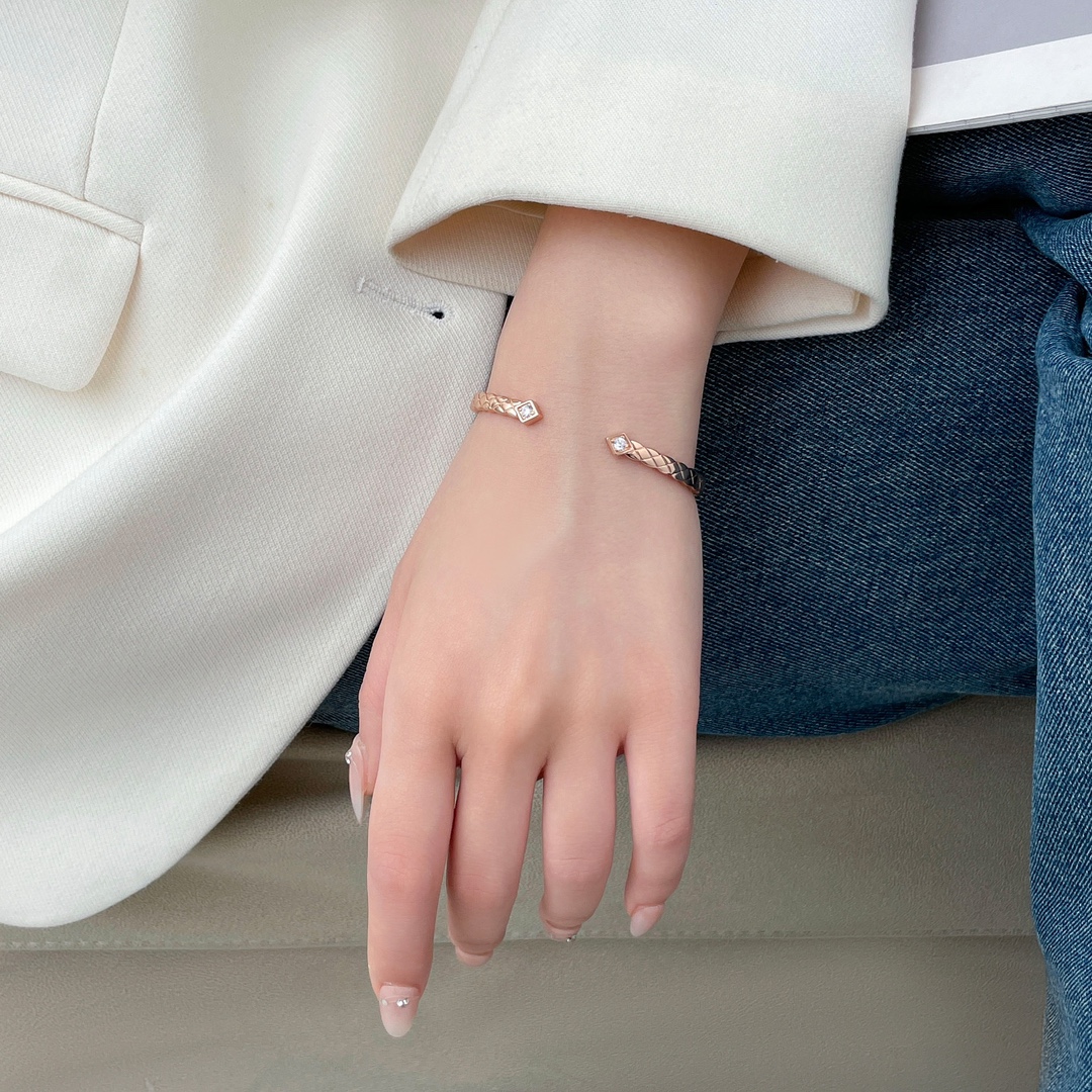 Chanel Coco Crush Cuff Bracelet Bangle - Original Replica Club
